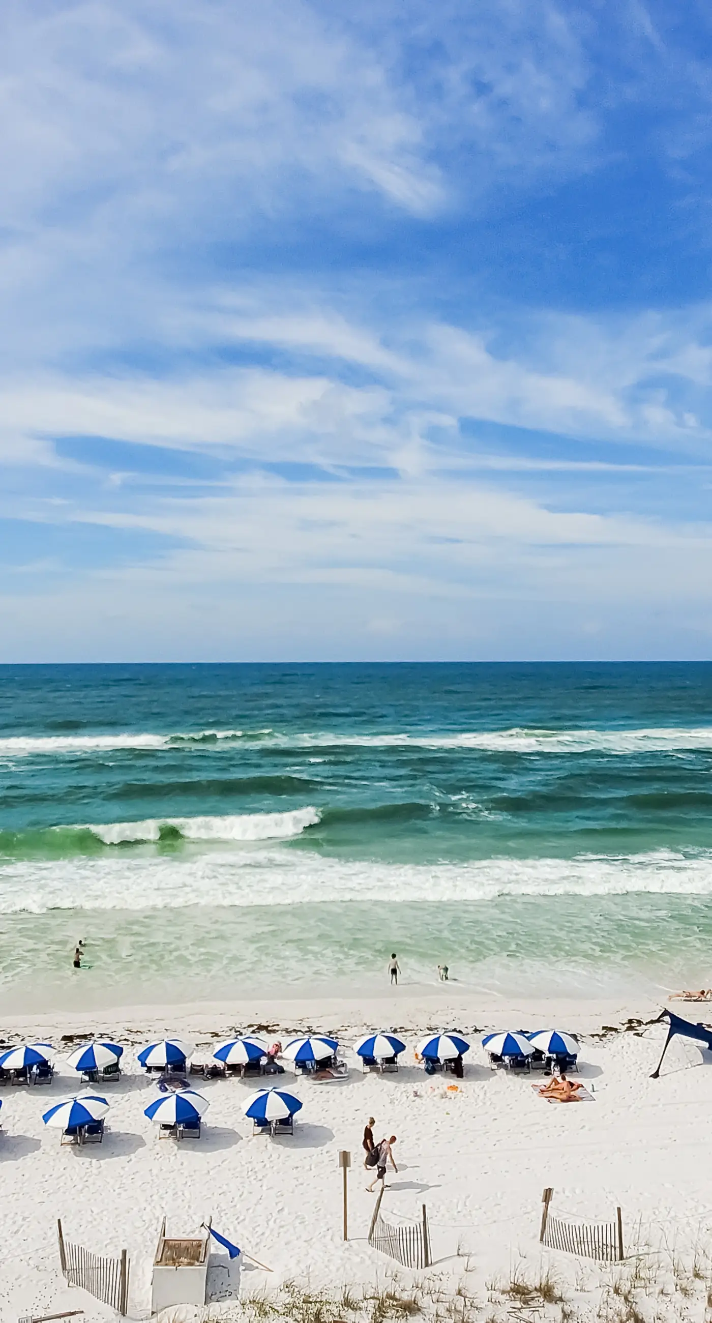 Island Echos 6M. Cozy beachfront home with shared pool, private balcony and beach access