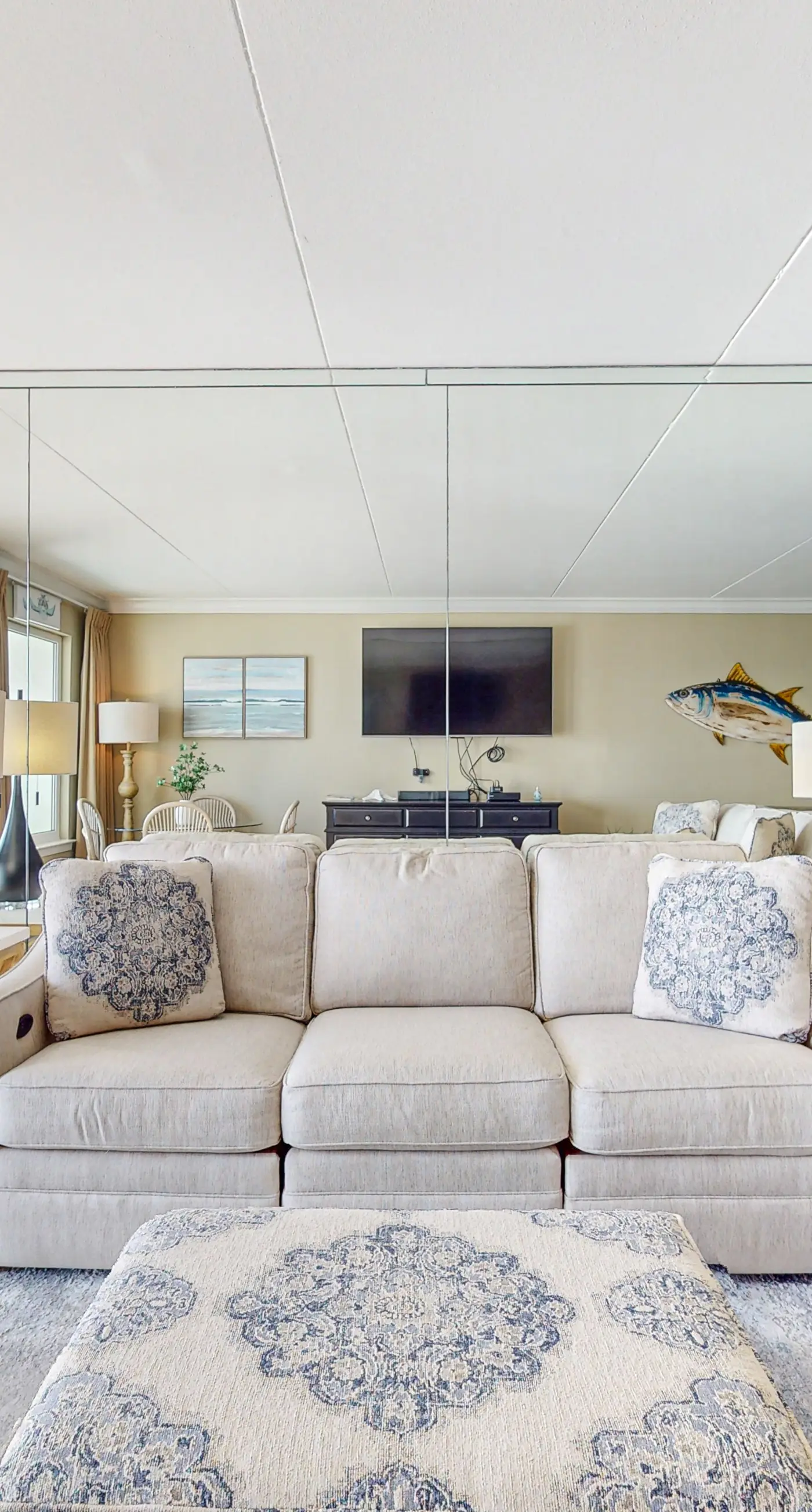 Island Echos 6M. Cozy beachfront home with shared pool, private balcony and beach access