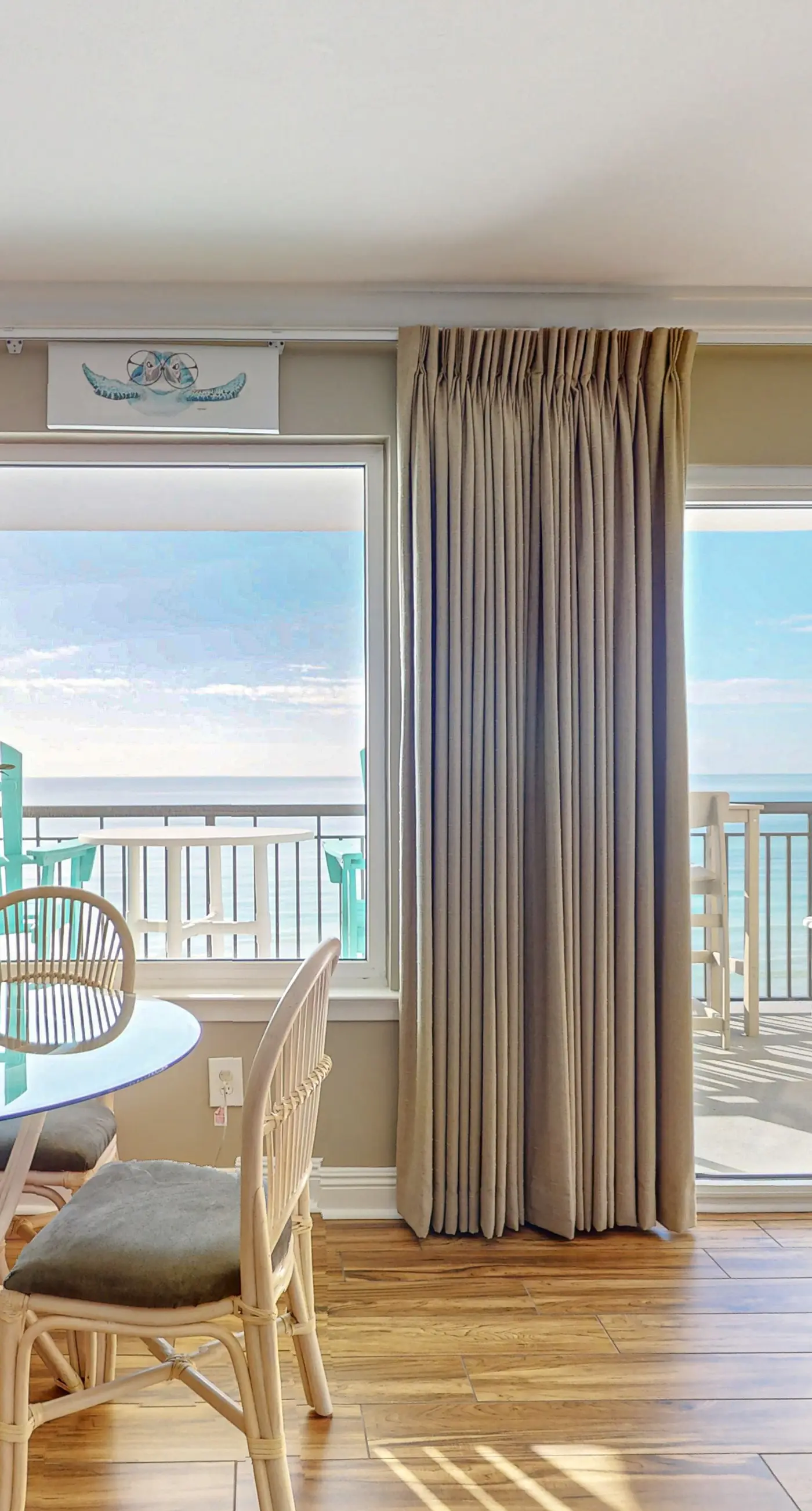 Island Echos 6M. Cozy beachfront home with shared pool, private balcony and beach access