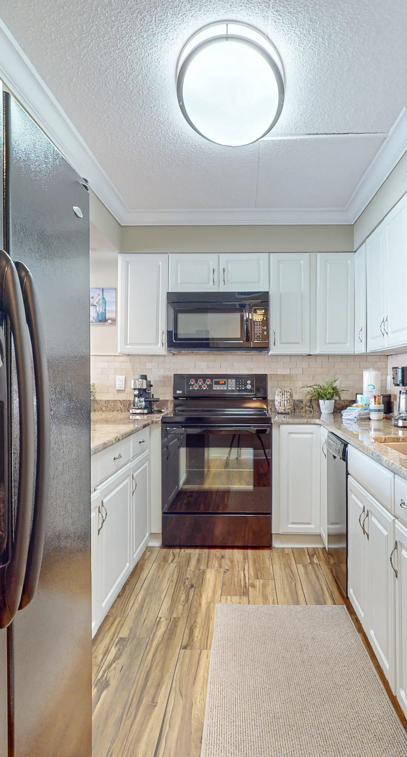 Island Echos 6M. Cozy beachfront home with shared pool, private balcony and beach access