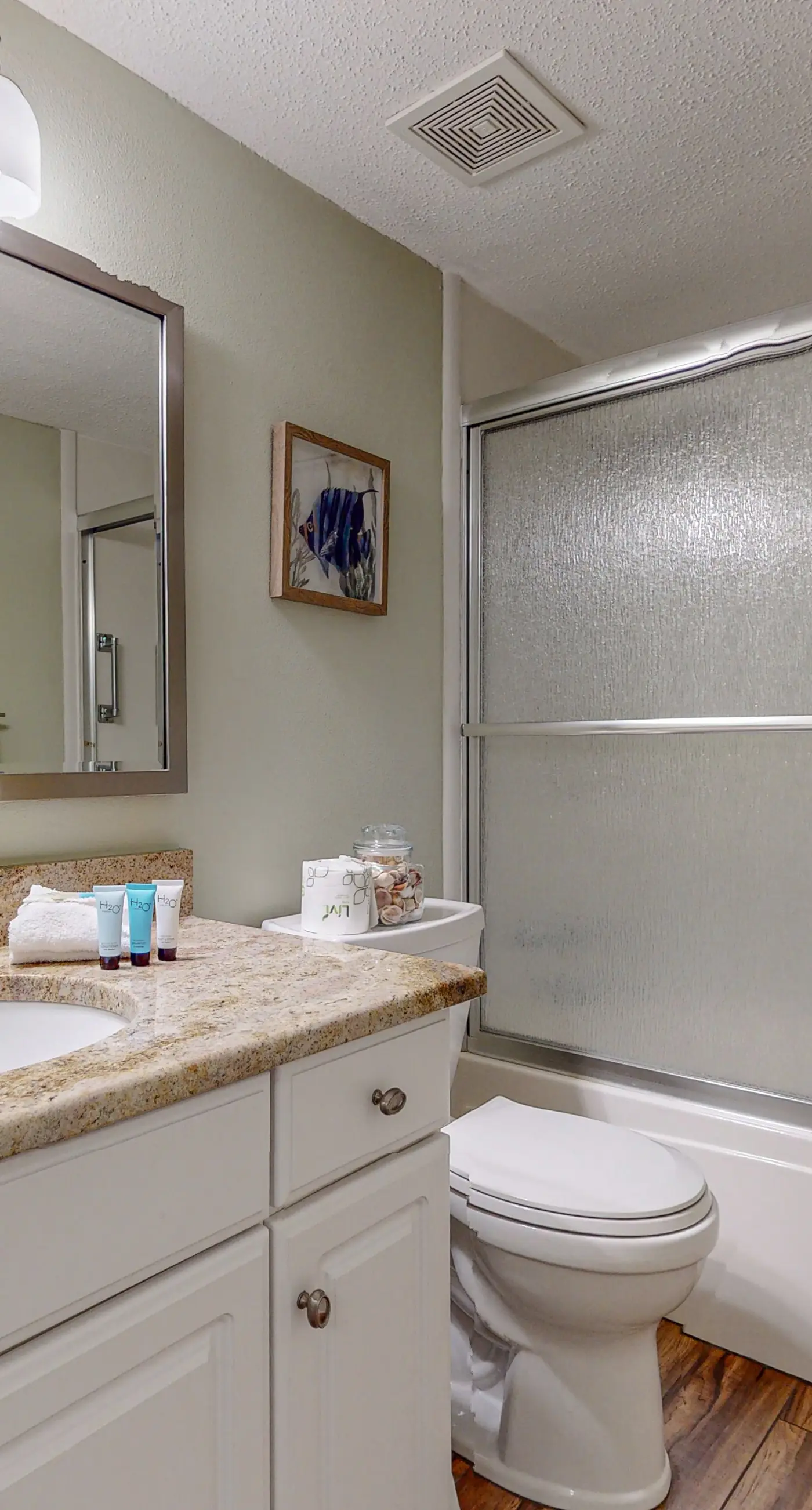 Island Echos 6M. Cozy beachfront home with shared pool, private balcony and beach access