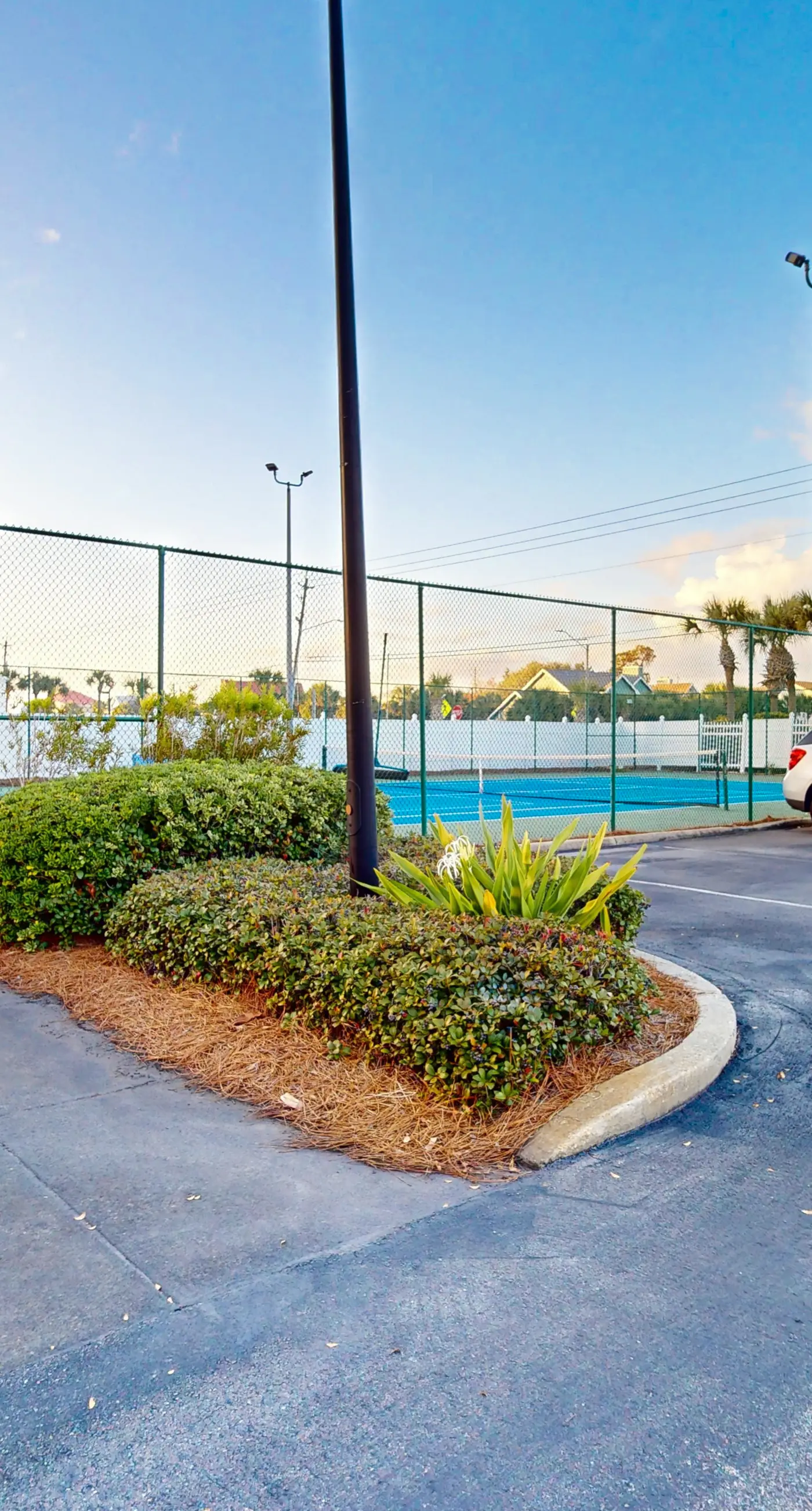 Island Echos 6M. Cozy beachfront home with shared pool, private balcony and beach access