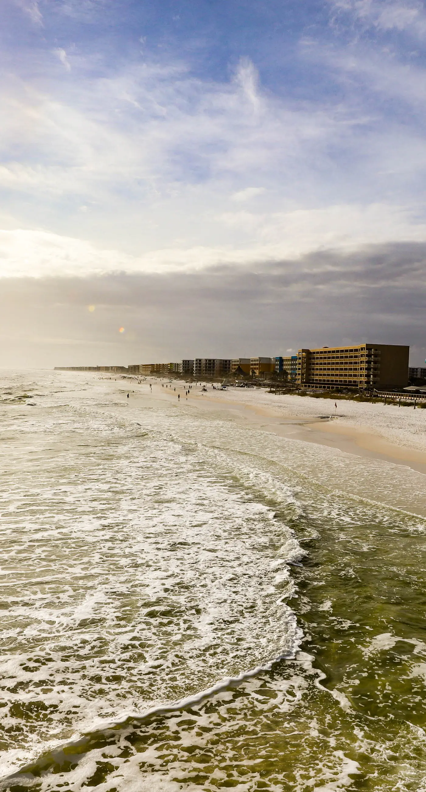 Island Echos 6M. Cozy beachfront home with shared pool, private balcony and beach access