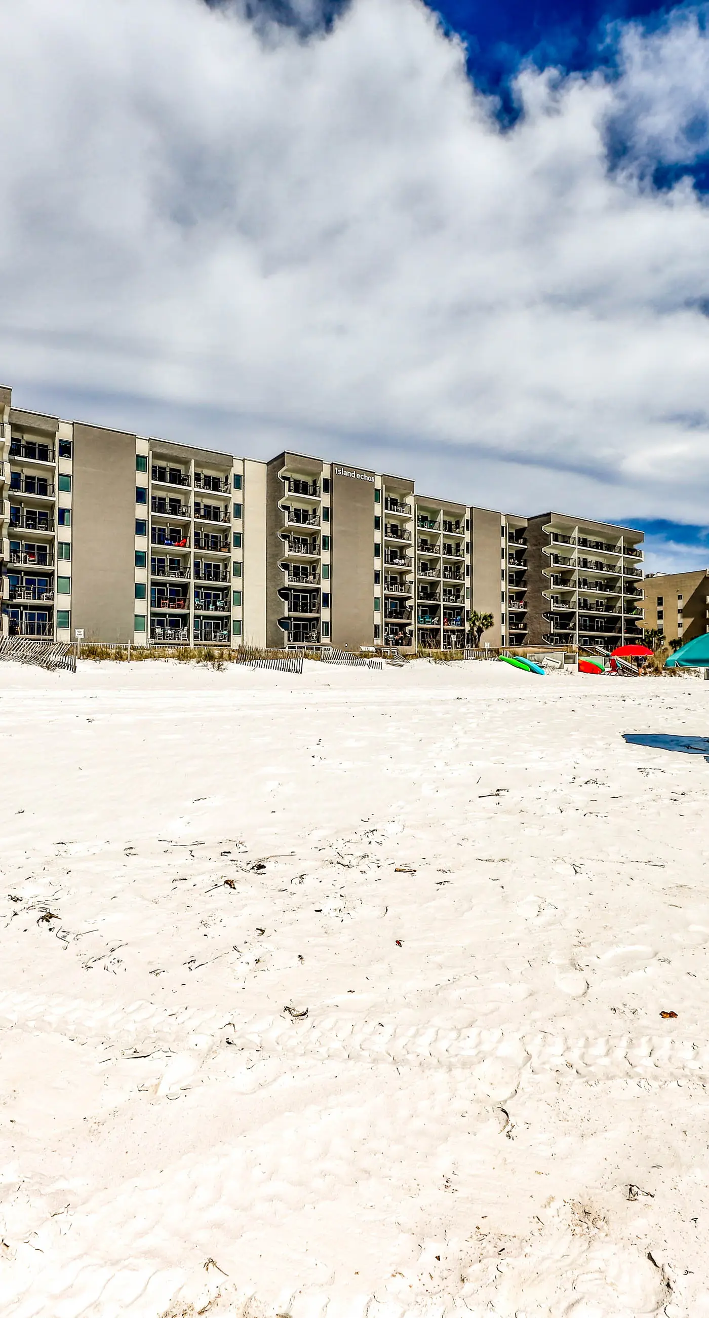 Island Echos 6M. Cozy beachfront home with shared pool, private balcony and beach access