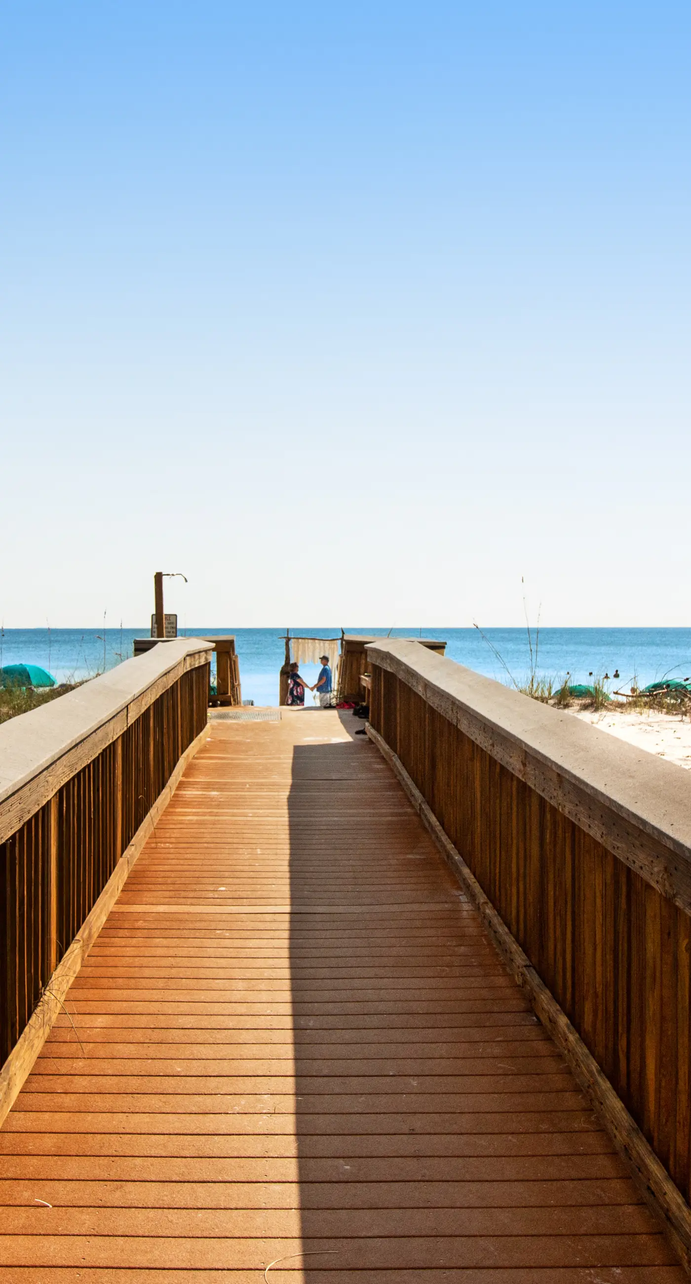 Island Echos 6M. Cozy beachfront home with shared pool, private balcony and beach access