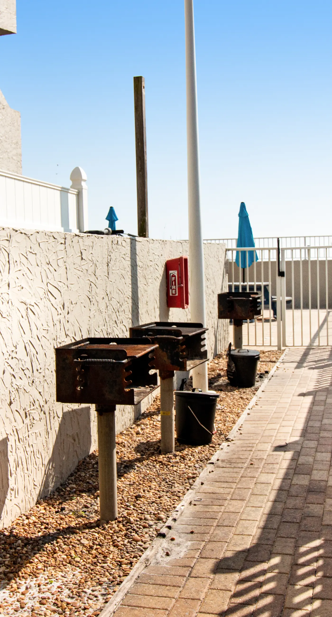 Island Echos 6M. Cozy beachfront home with shared pool, private balcony and beach access