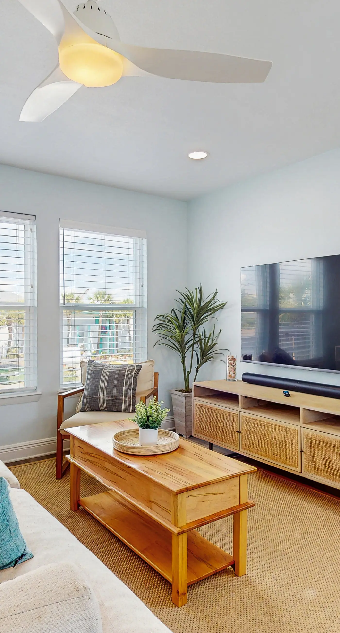 Island Gardens 201 - Cozy coastal condo, dog friendly with easy beach access and close to everything