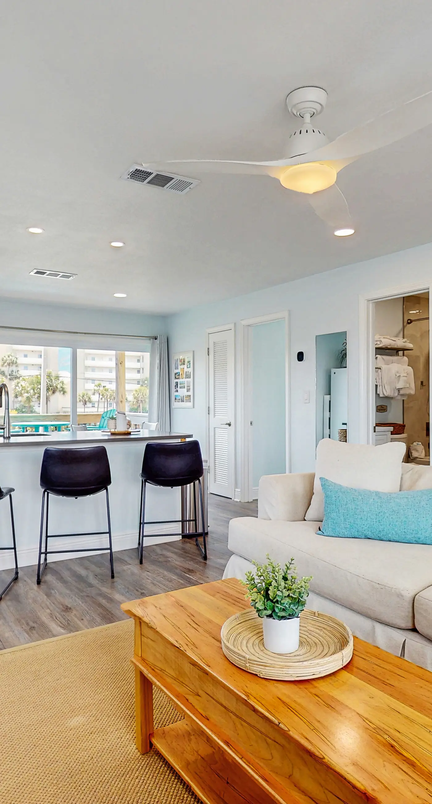 Island Gardens 201 - Cozy coastal condo, dog friendly with easy beach access and close to everything