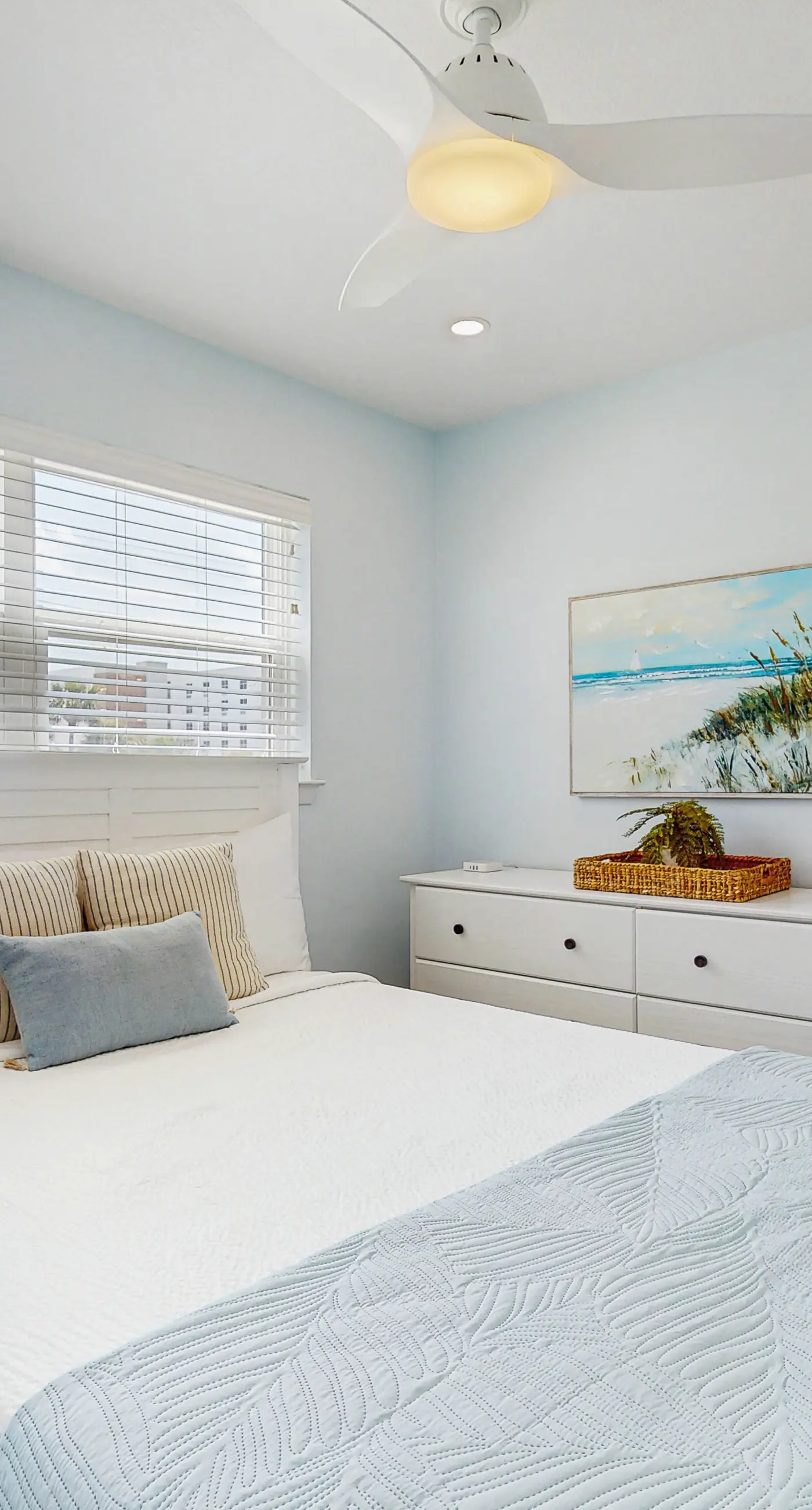Island Gardens 201 - Cozy coastal condo, dog friendly with easy beach access and close to everything