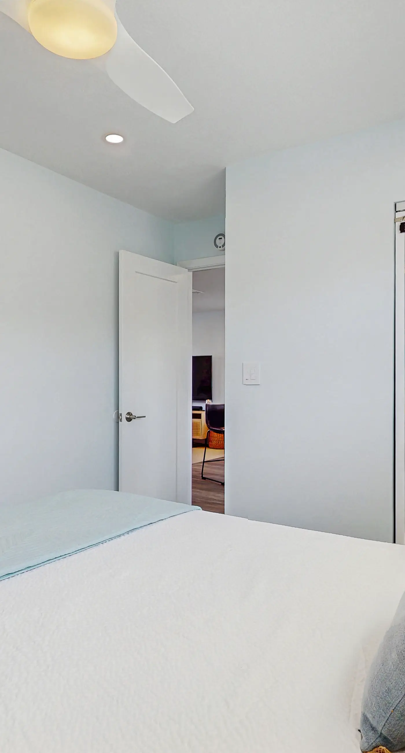 Island Gardens 201 - Cozy coastal condo, dog friendly with easy beach access and close to everything