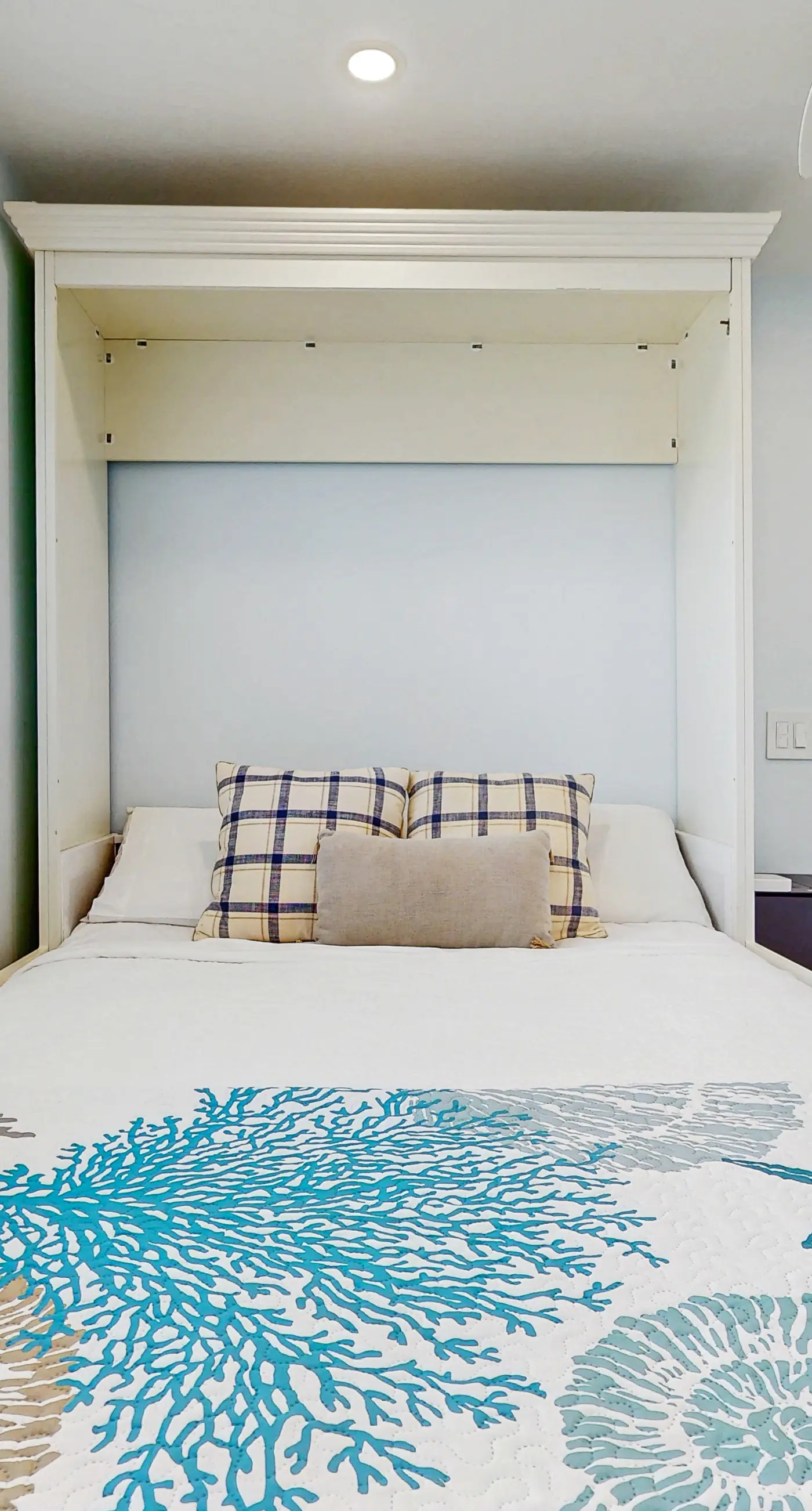 Island Gardens 201 - Cozy coastal condo, dog friendly with easy beach access and close to everything