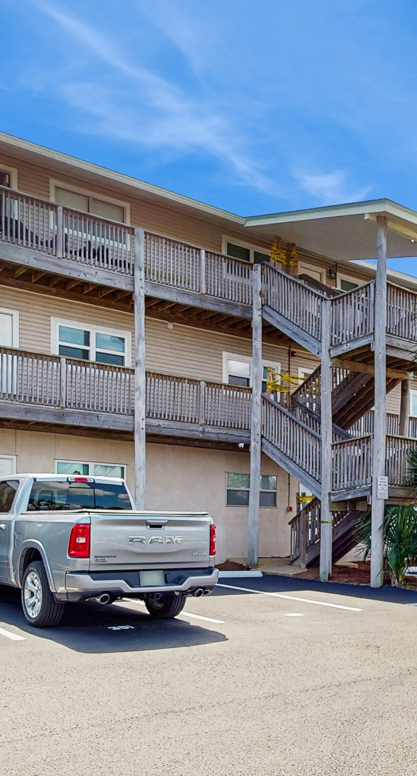 Island Gardens 201 - Cozy coastal condo, dog friendly with easy beach access and close to everything