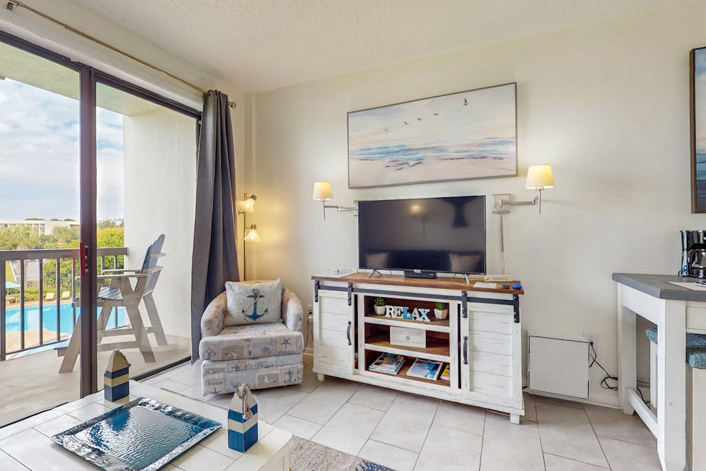 Cozy, waterfront studio condo with pool, dock & beach access