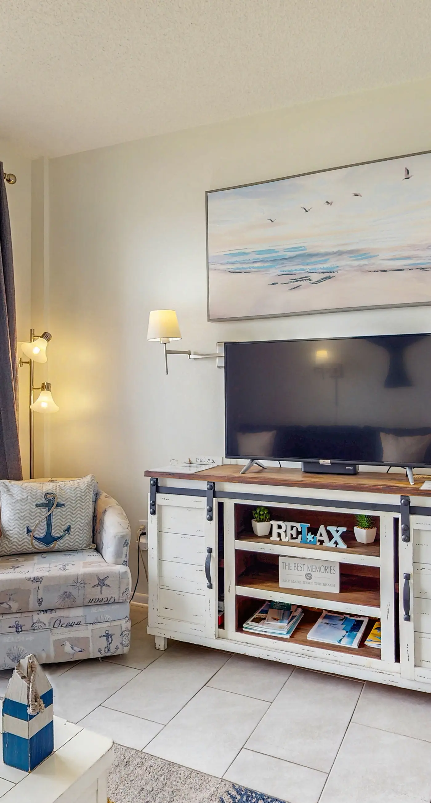 Cozy, waterfront studio condo with pool, dock & beach access