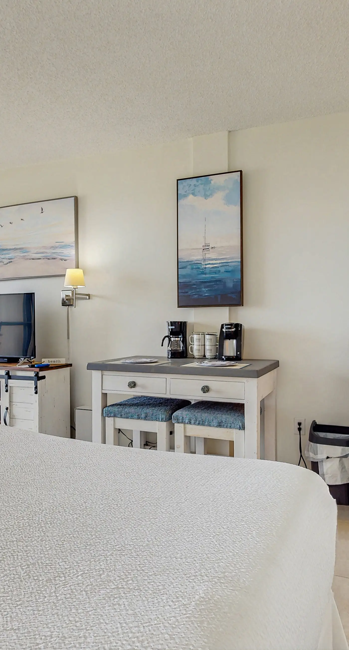 Cozy, waterfront studio condo with pool, dock & beach access