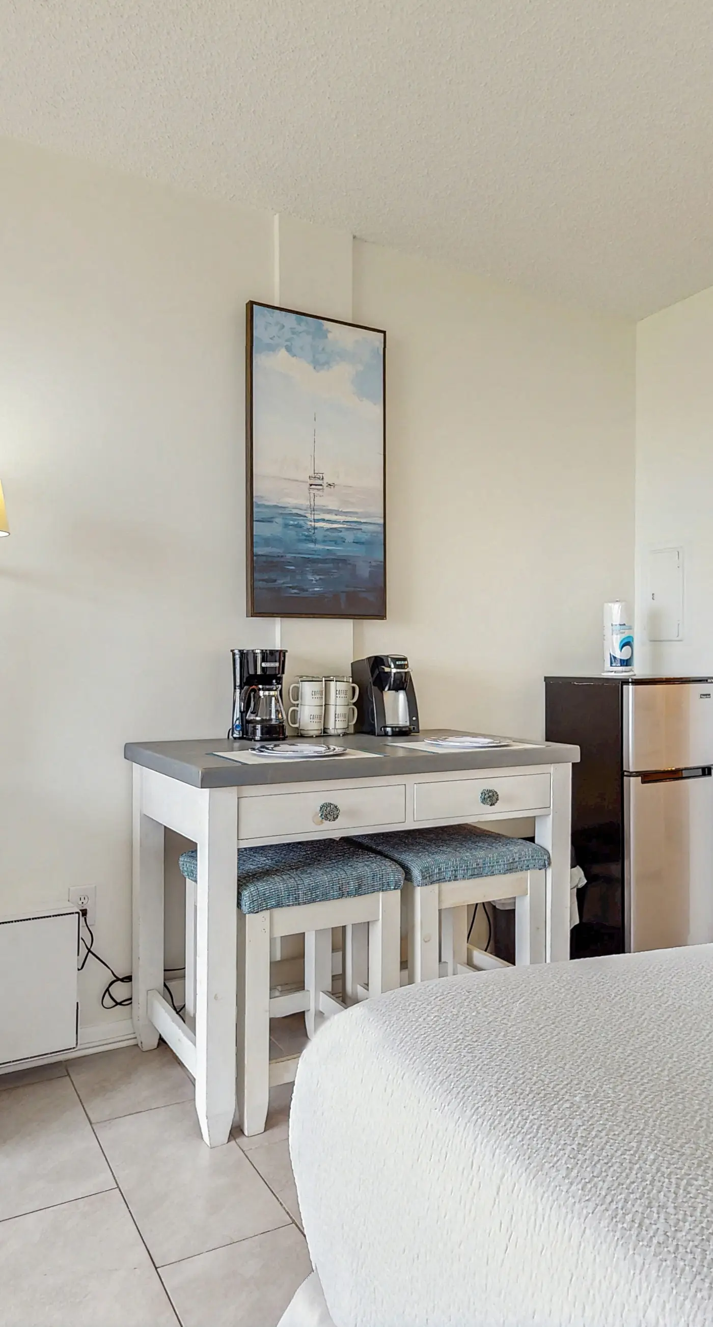 Cozy, waterfront studio condo with pool, dock & beach access