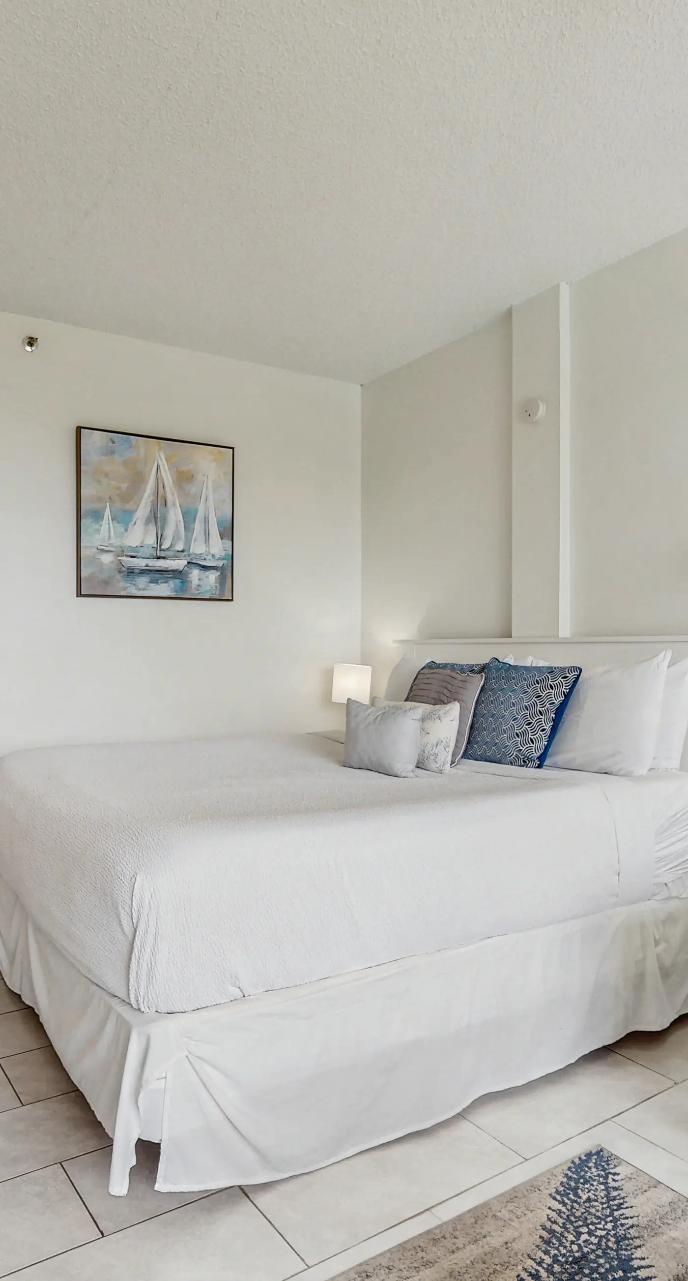 Cozy, waterfront studio condo with pool, dock & beach access