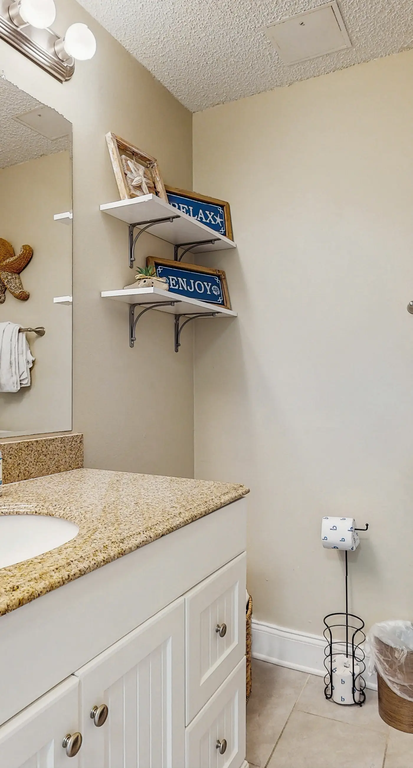 Cozy, waterfront studio condo with pool, dock & beach access