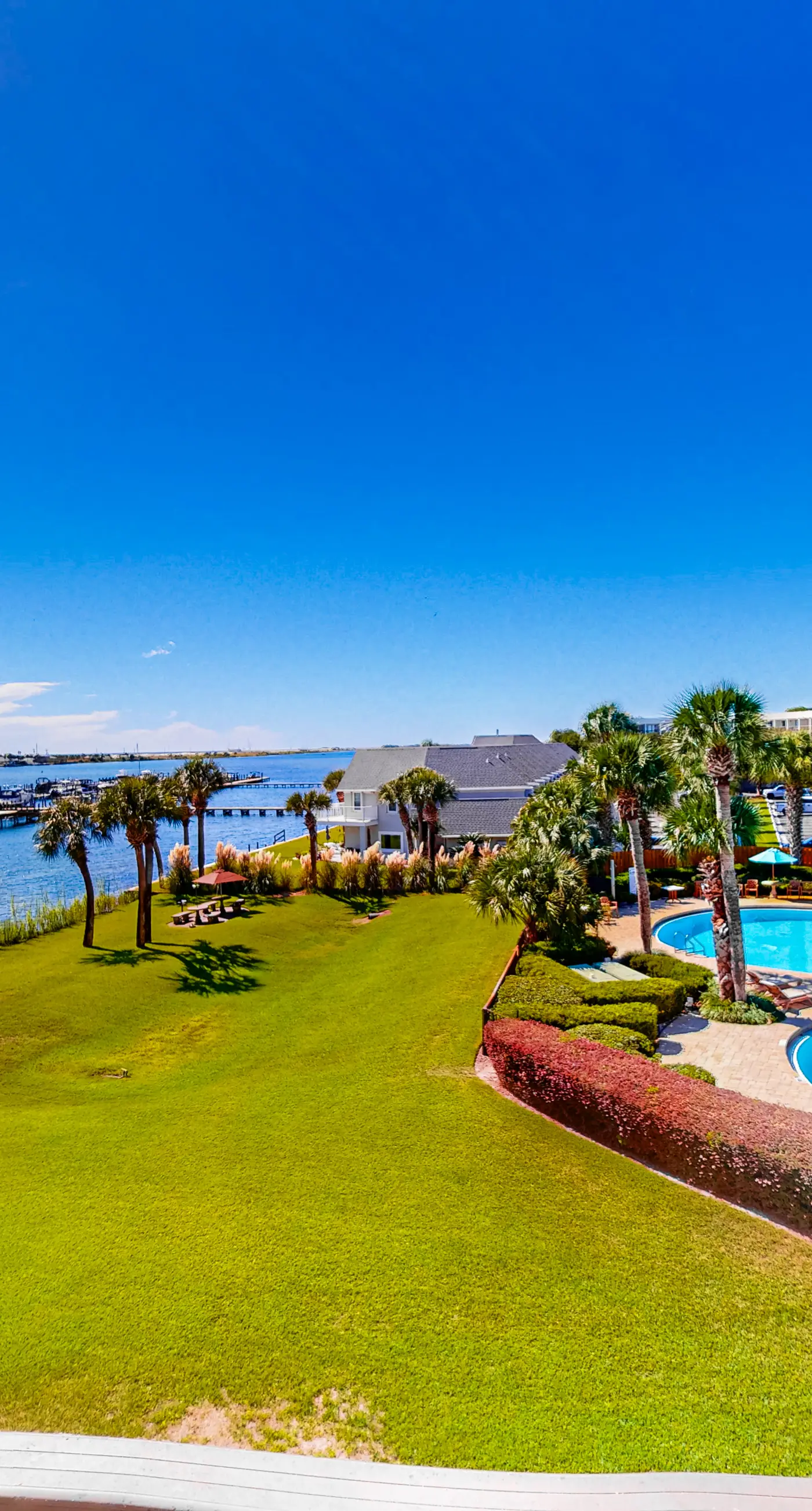 Cozy, waterfront studio condo with pool, dock & beach access