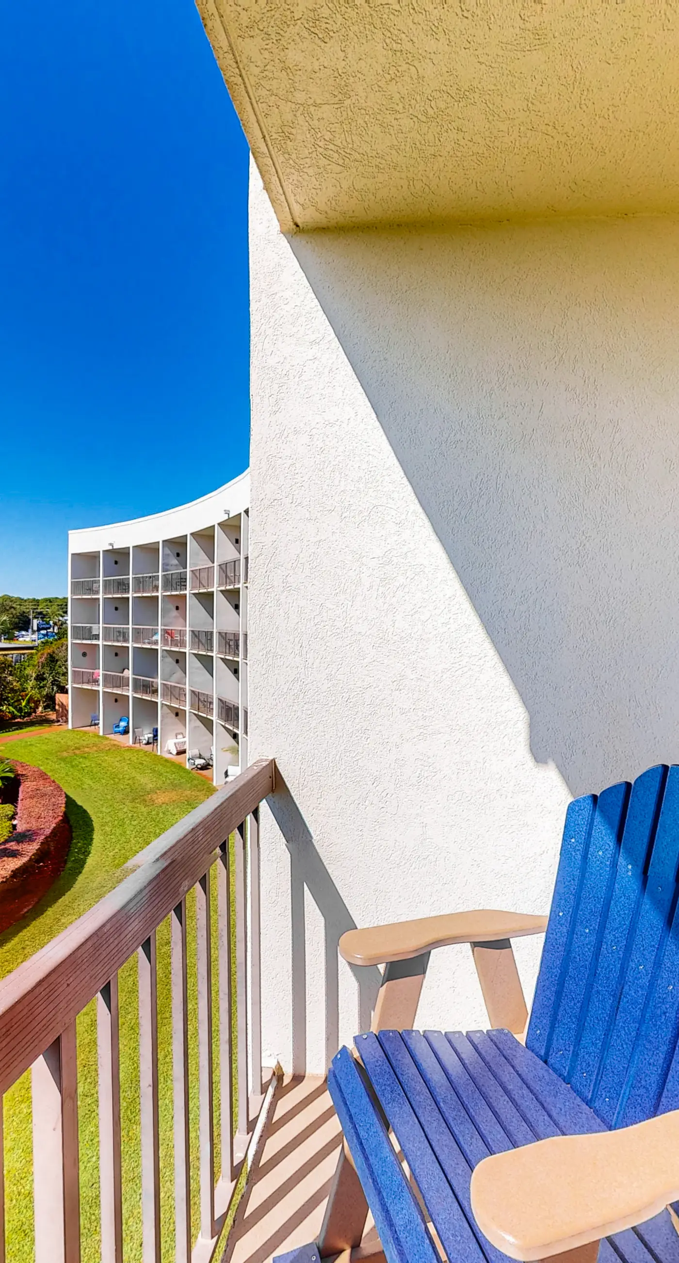 Cozy, waterfront studio condo with pool, dock & beach access