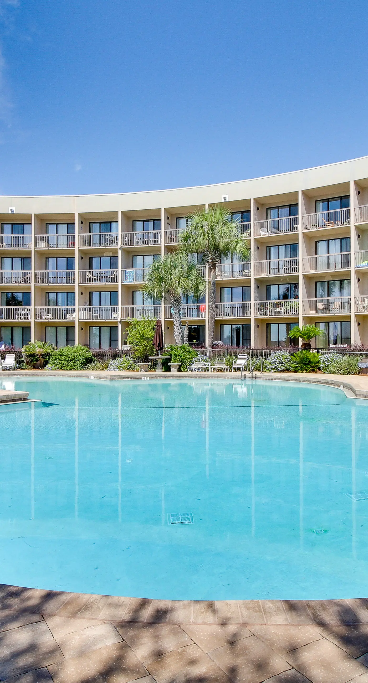 Cozy, waterfront studio condo with pool, dock & beach access