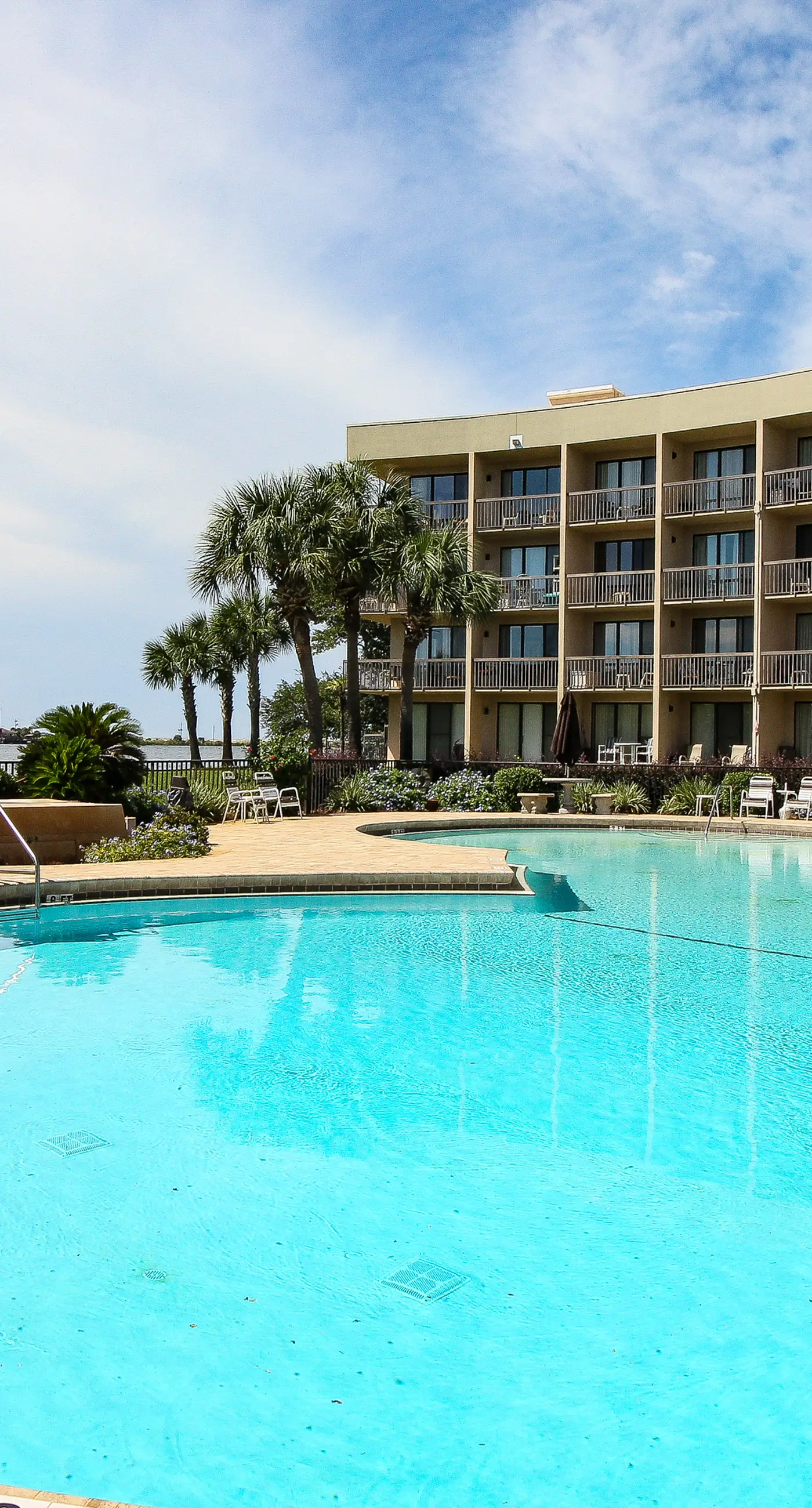 Cozy, waterfront studio condo with pool, dock & beach access