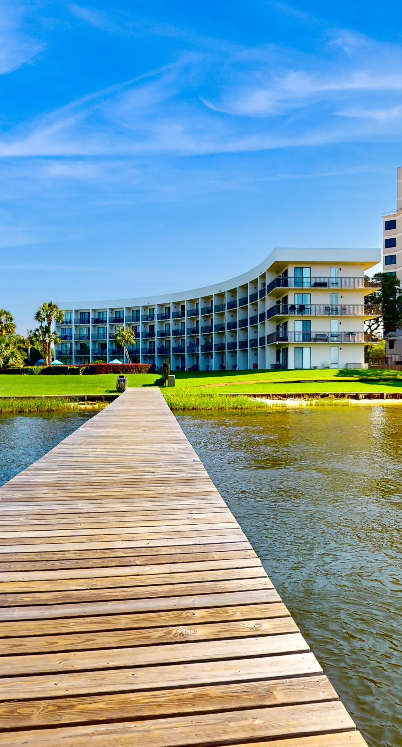 Cozy, waterfront studio condo with pool, dock & beach access