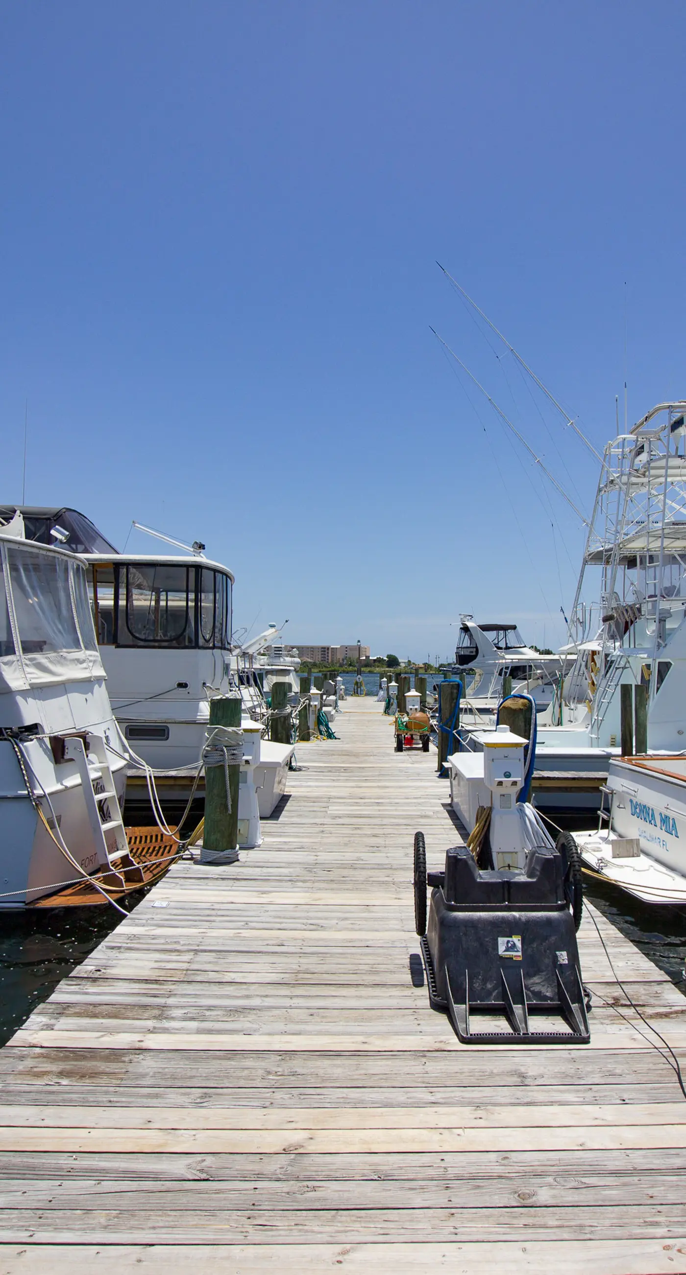 Cozy, waterfront studio condo with pool, dock & beach access