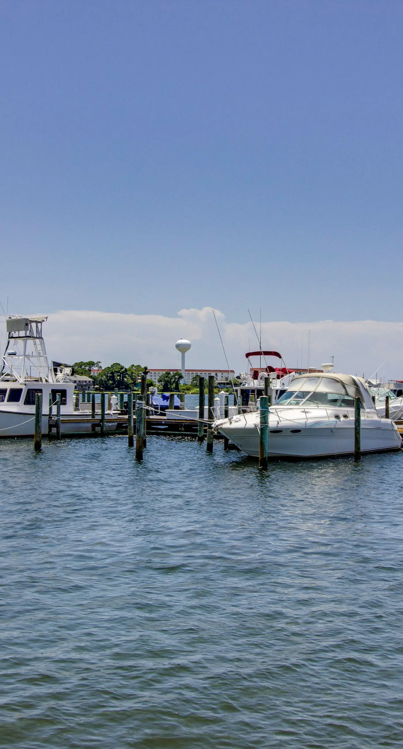 Cozy, waterfront studio condo with pool, dock & beach access