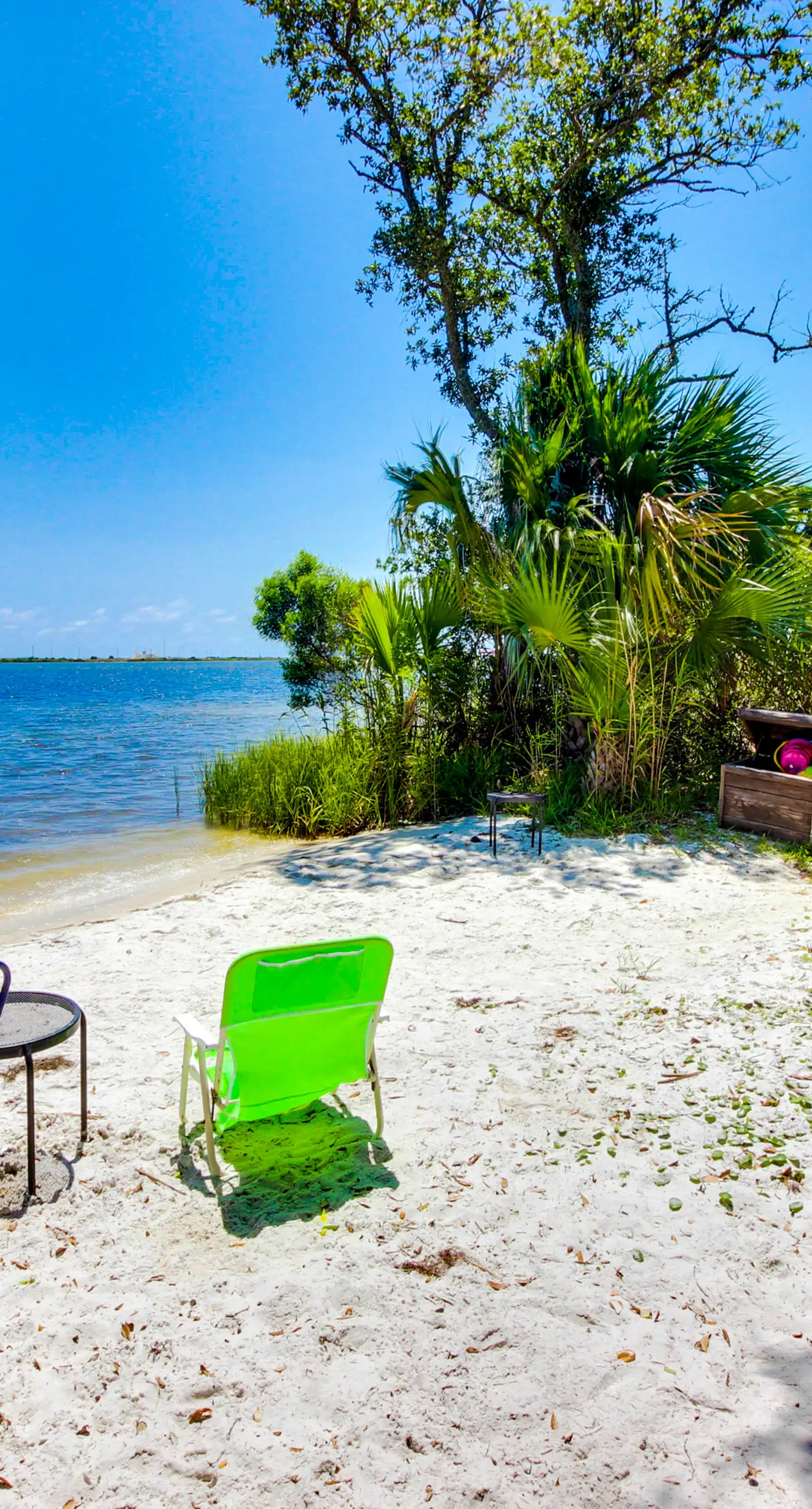 Cozy, waterfront studio condo with pool, dock & beach access