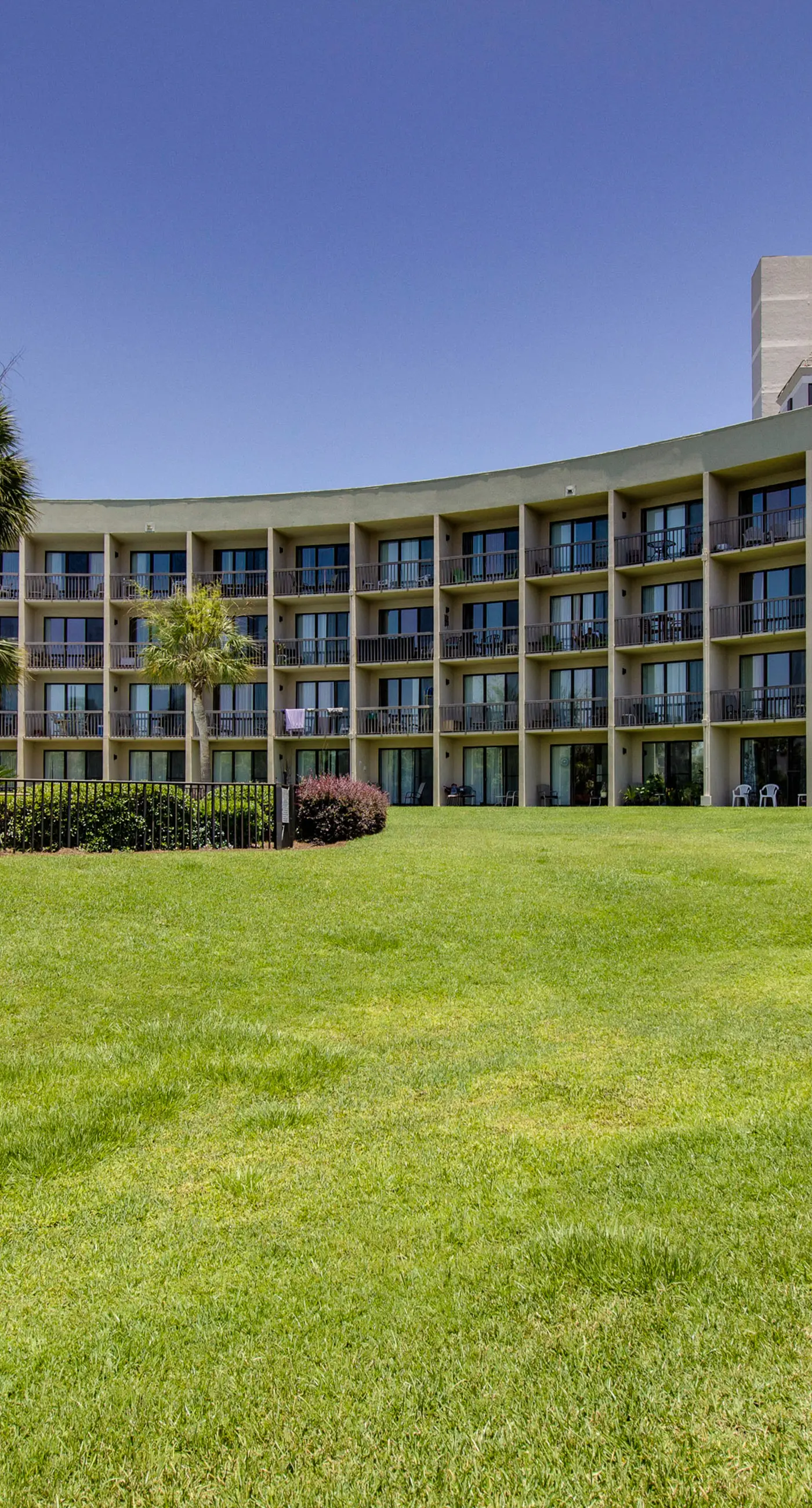 Cozy, waterfront studio condo with pool, dock & beach access
