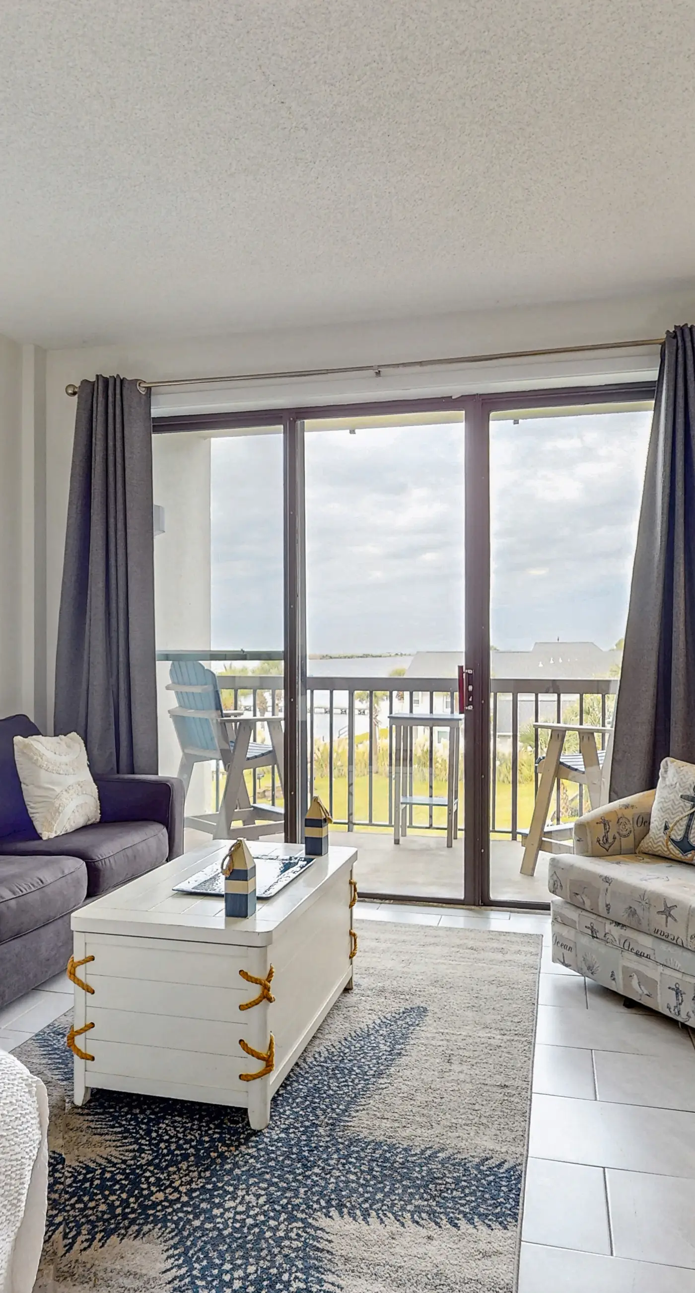 Cozy, waterfront studio condo with pool, dock & beach access