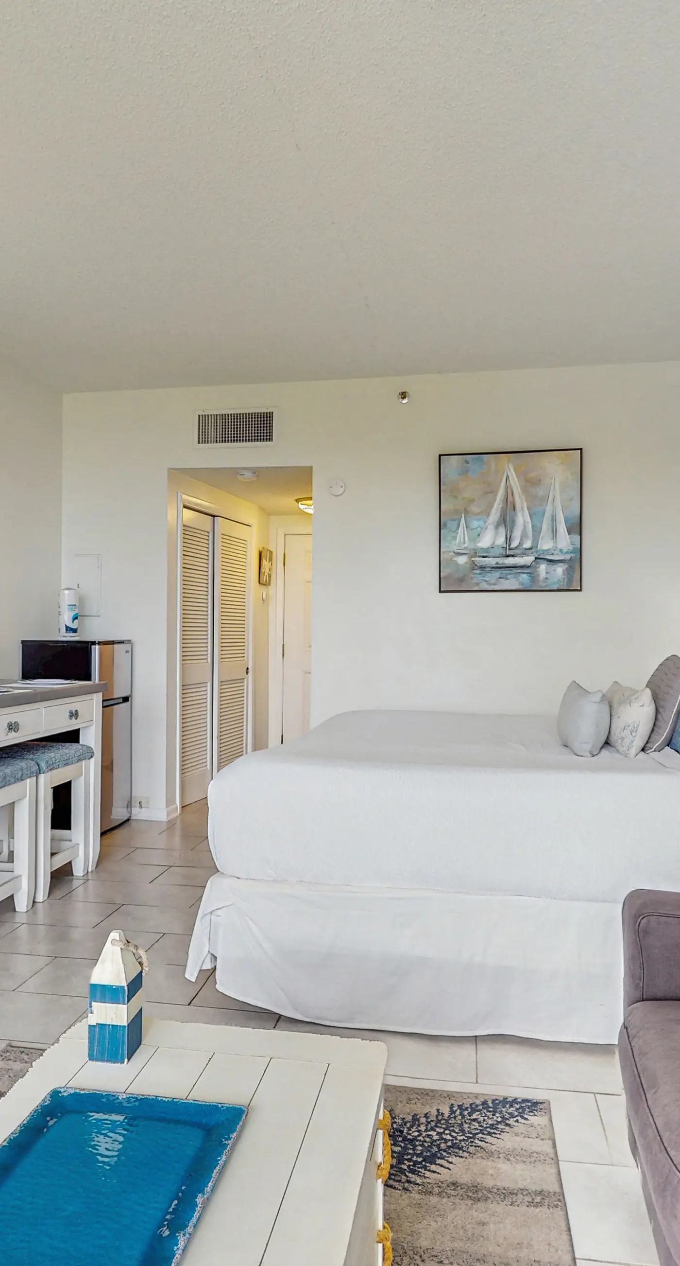Cozy, waterfront studio condo with pool, dock & beach access