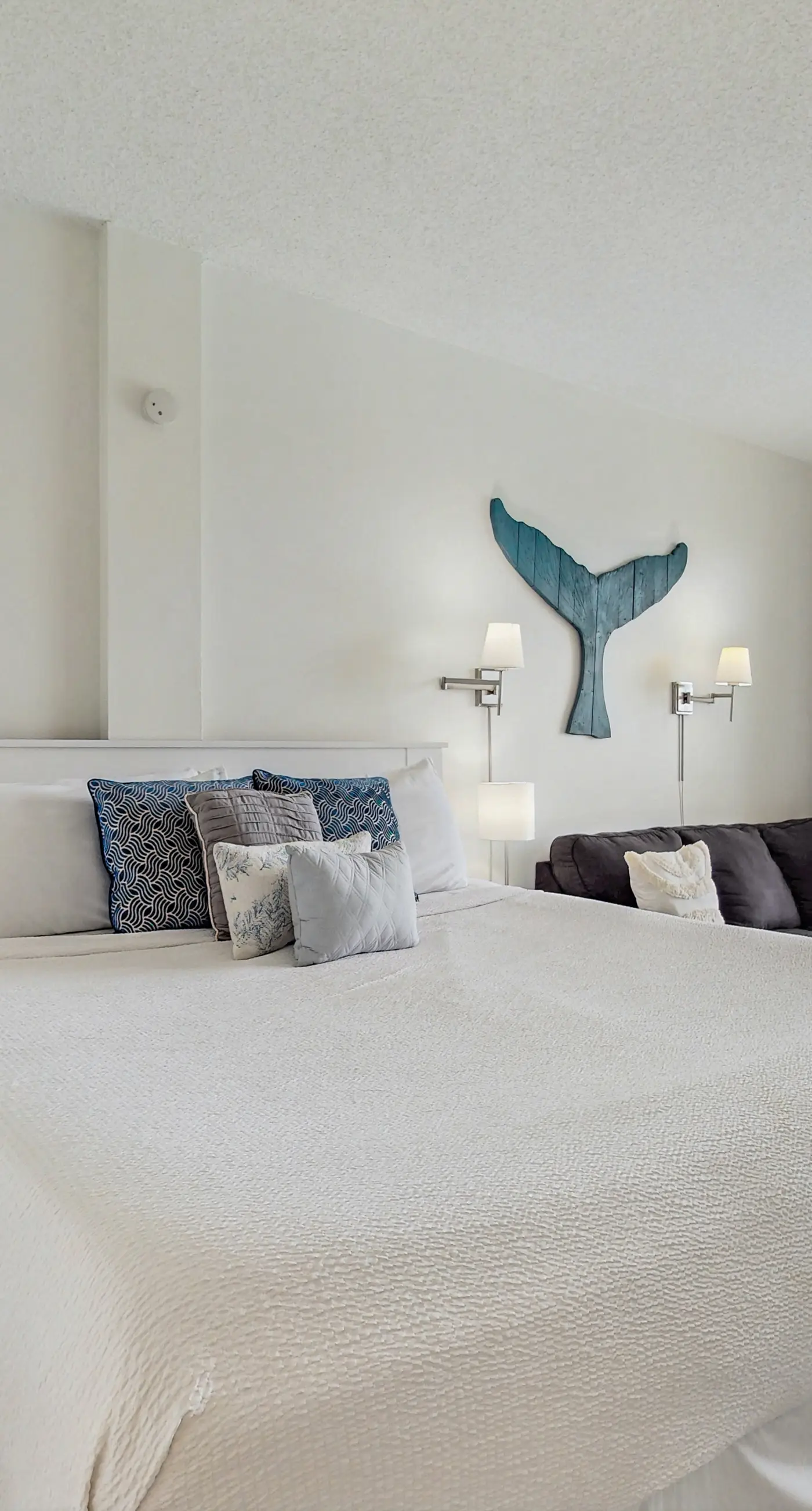 Cozy, waterfront studio condo with pool, dock & beach access