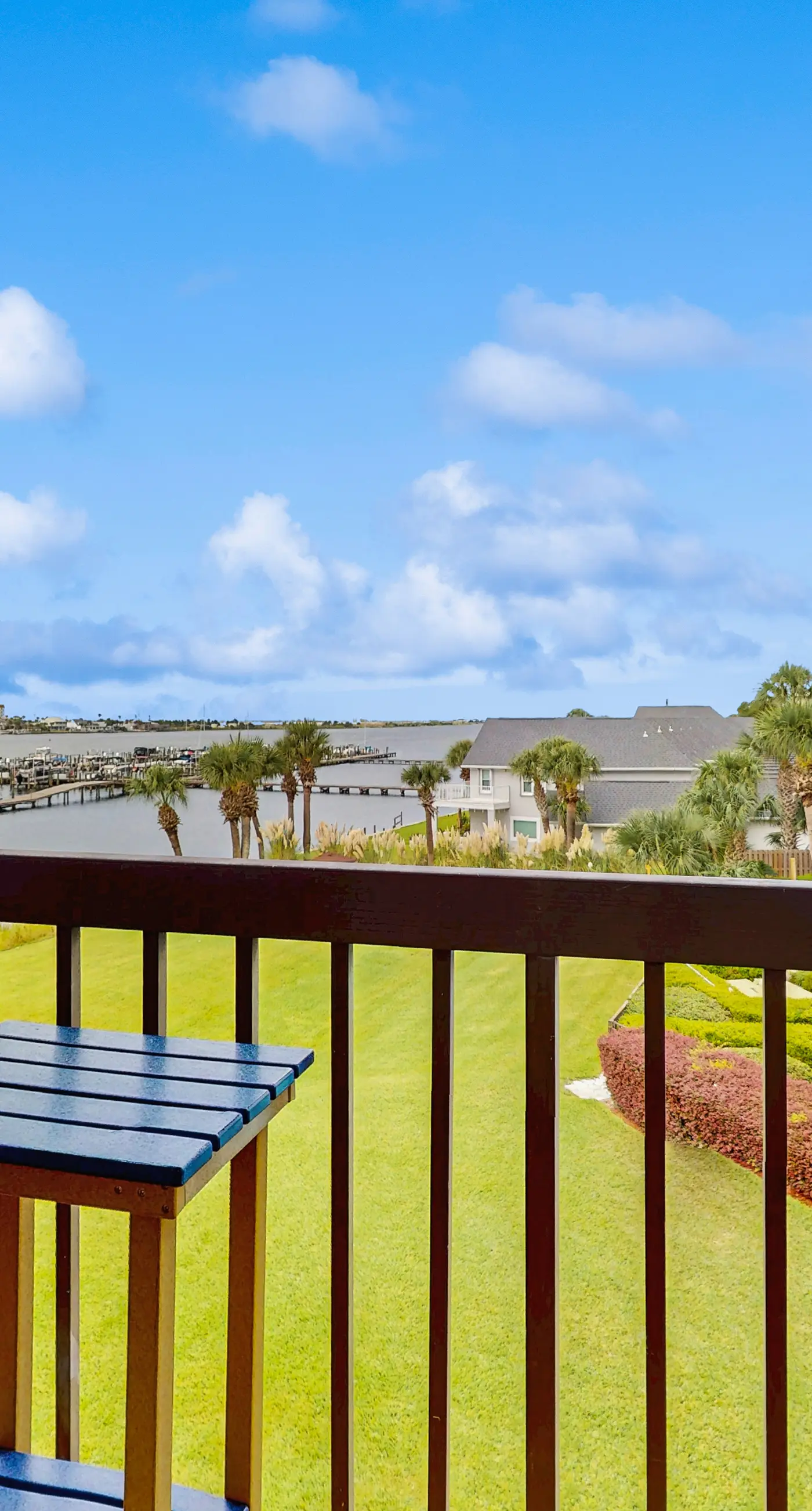 Cozy, waterfront studio condo with pool, dock & beach access