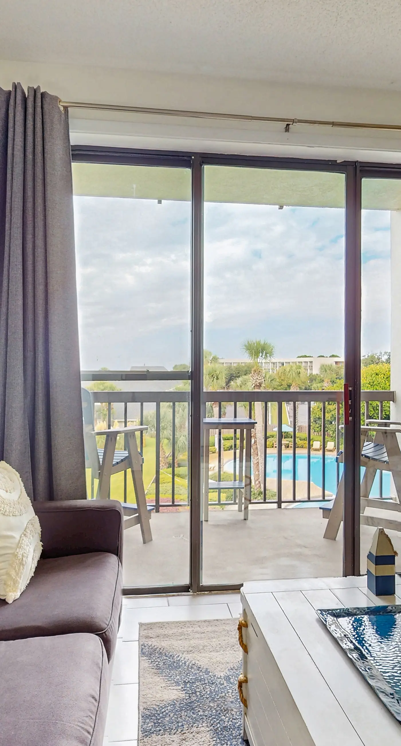 Cozy, waterfront studio condo with pool, dock & beach access