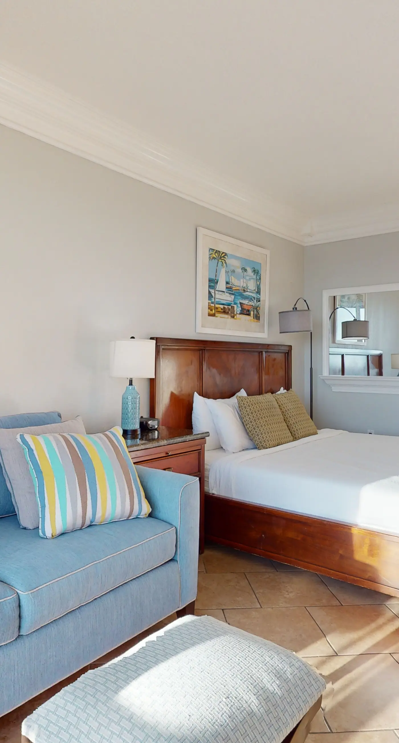 Cozy studio condo with water views, pools & amazing location