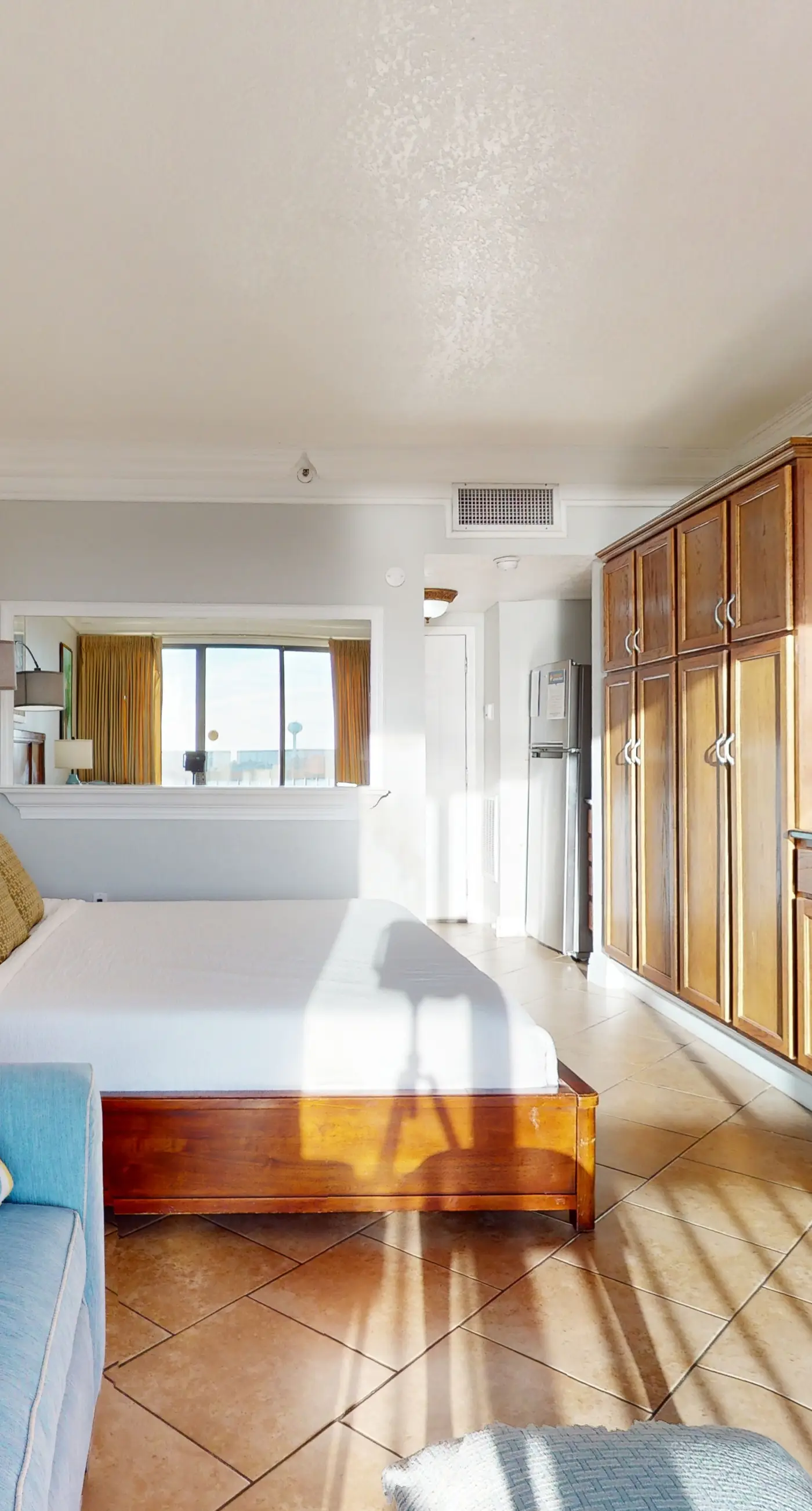Cozy studio condo with water views, pools & amazing location
