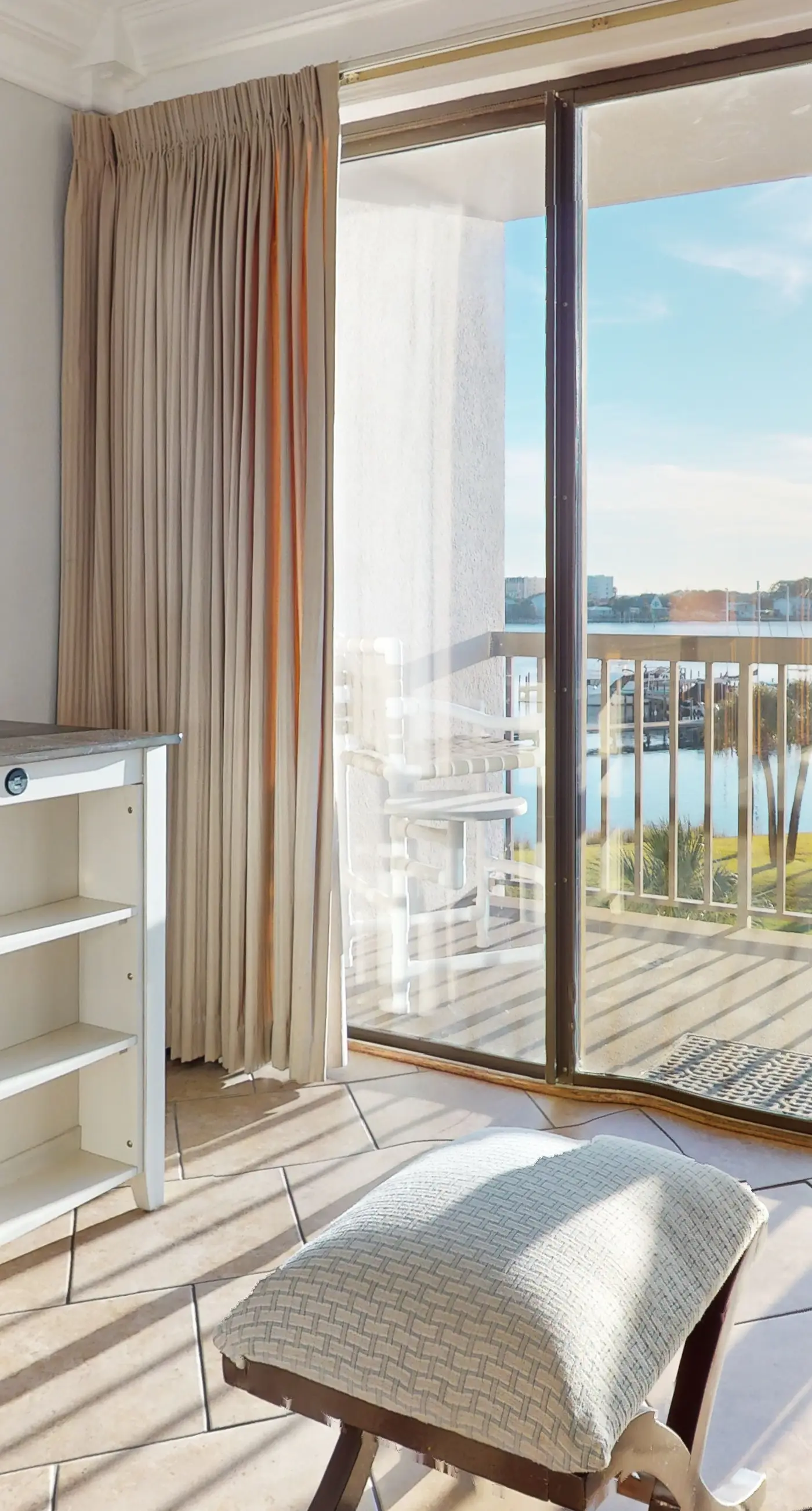 Cozy studio condo with water views, pools & amazing location