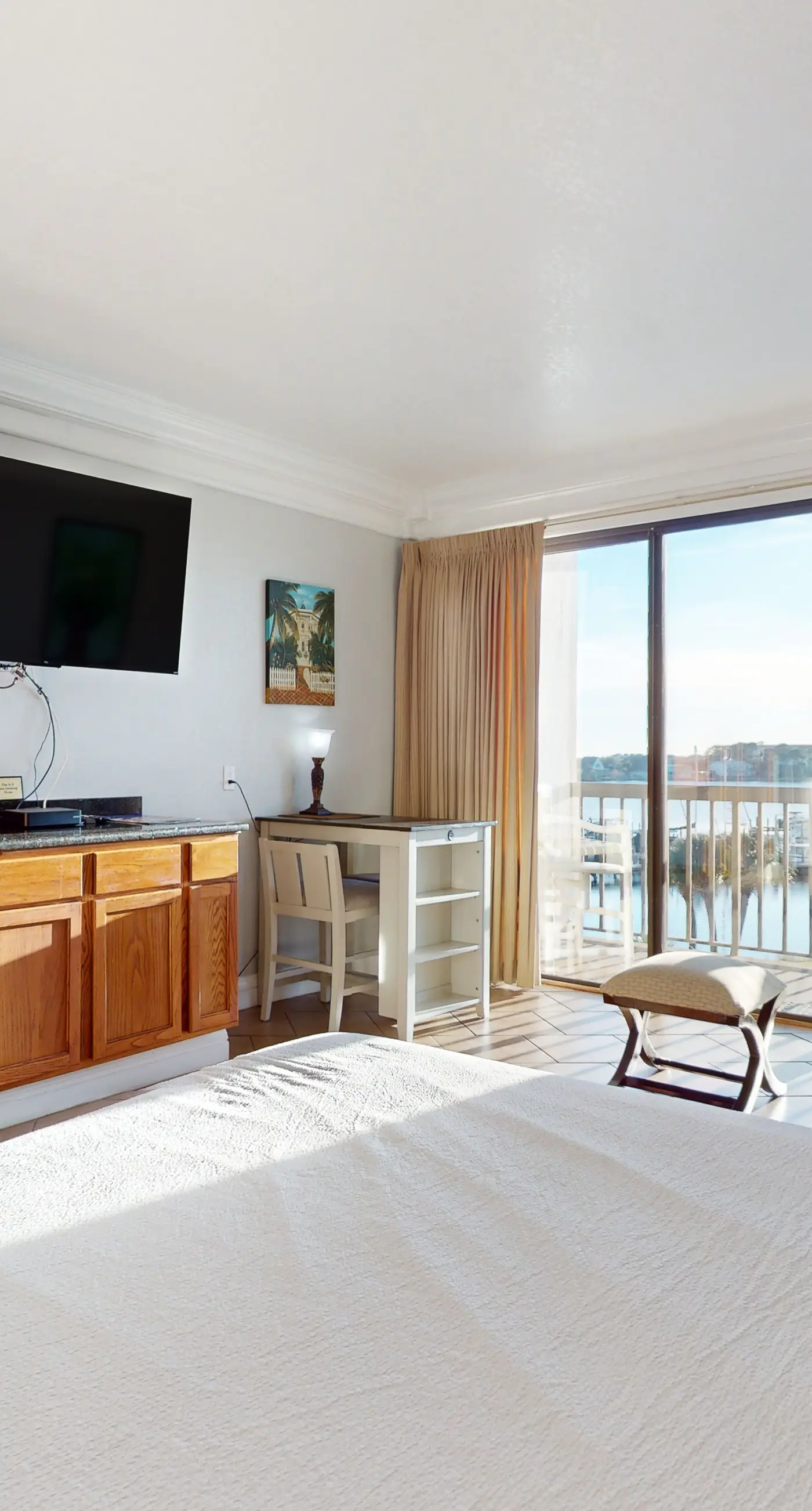 Cozy studio condo with water views, pools & amazing location