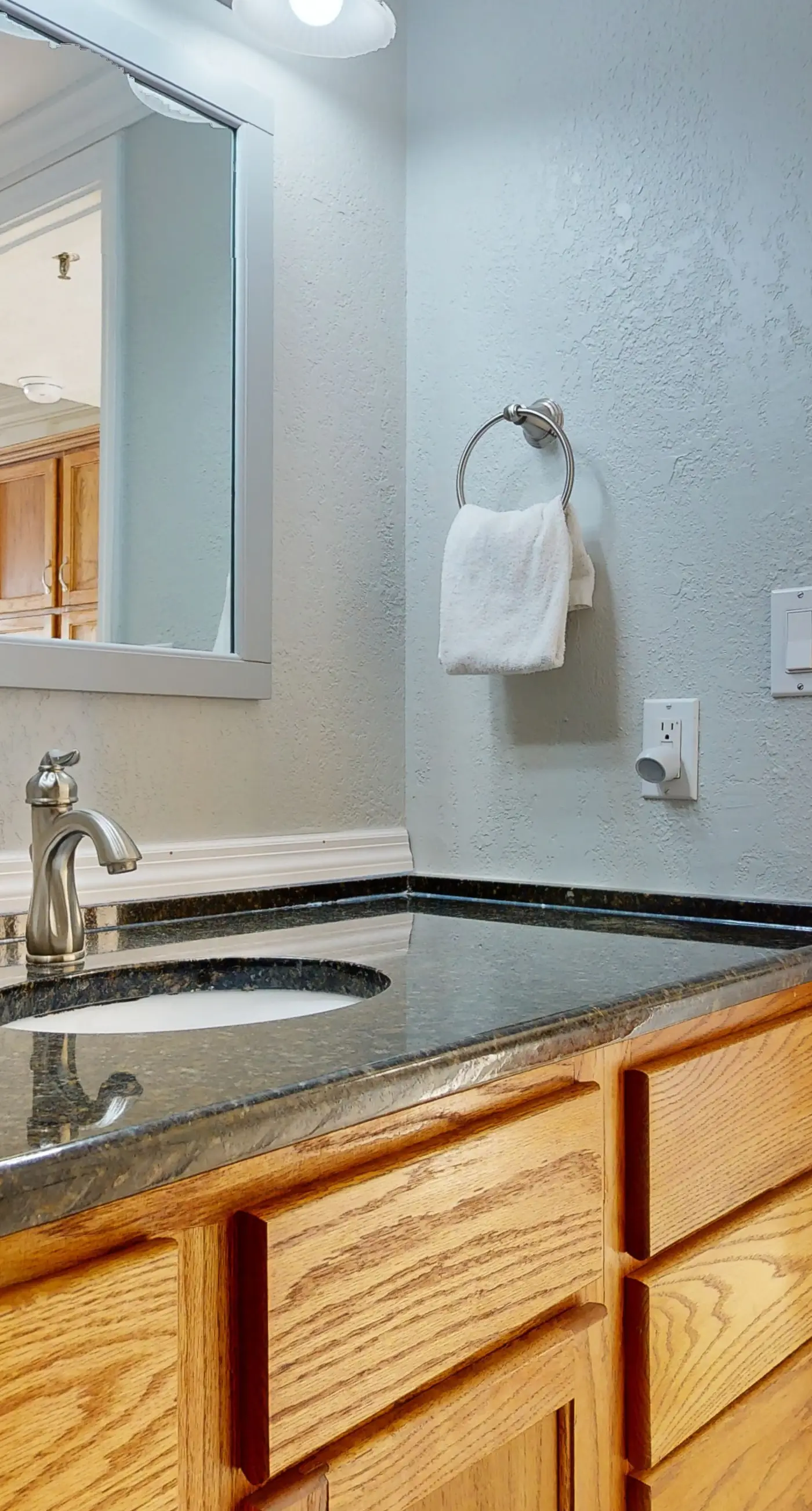 Cozy studio condo with water views, pools & amazing location