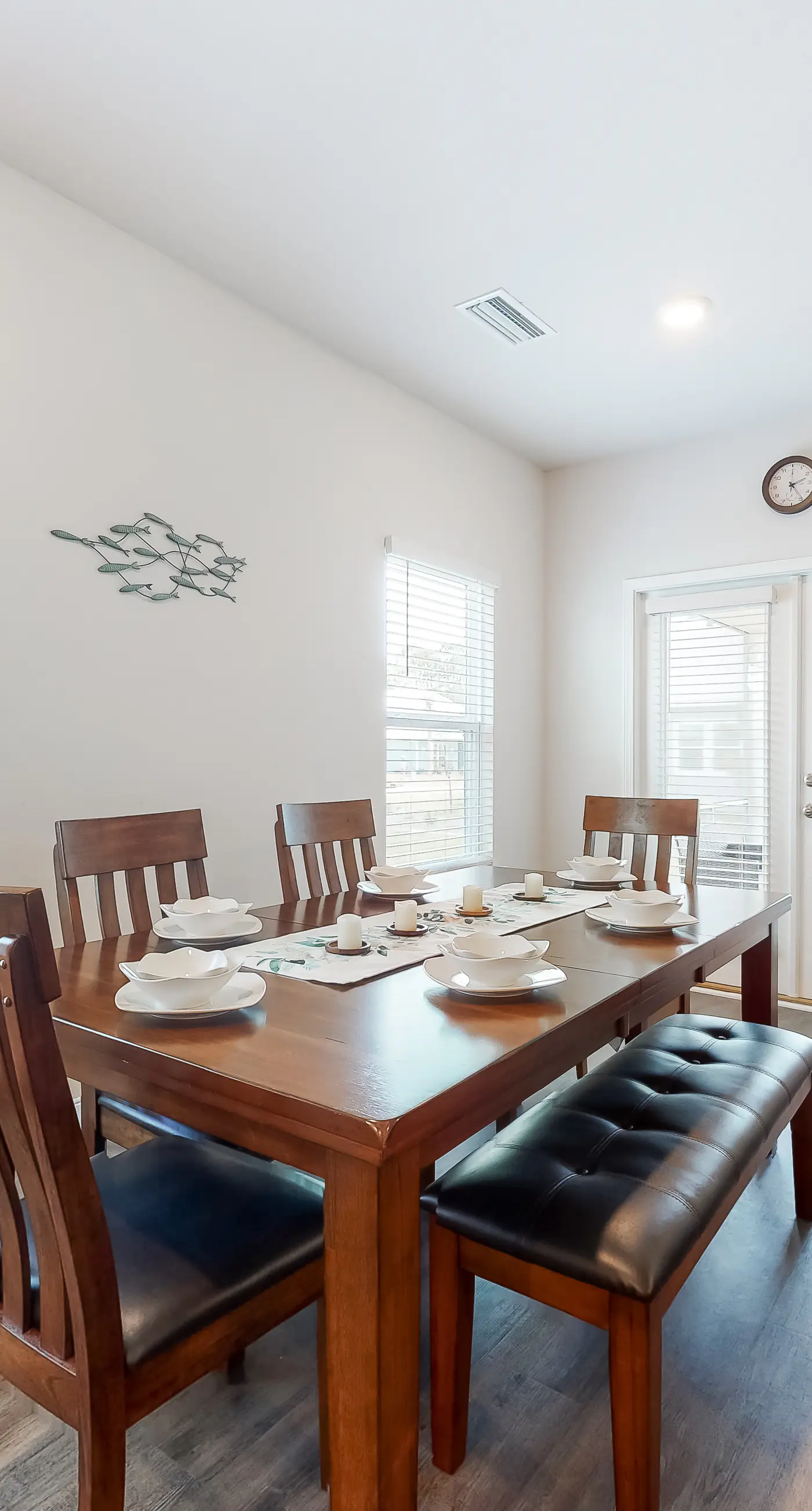 Lovely coastal home with pool access, fast WiFi, screened patio & great location