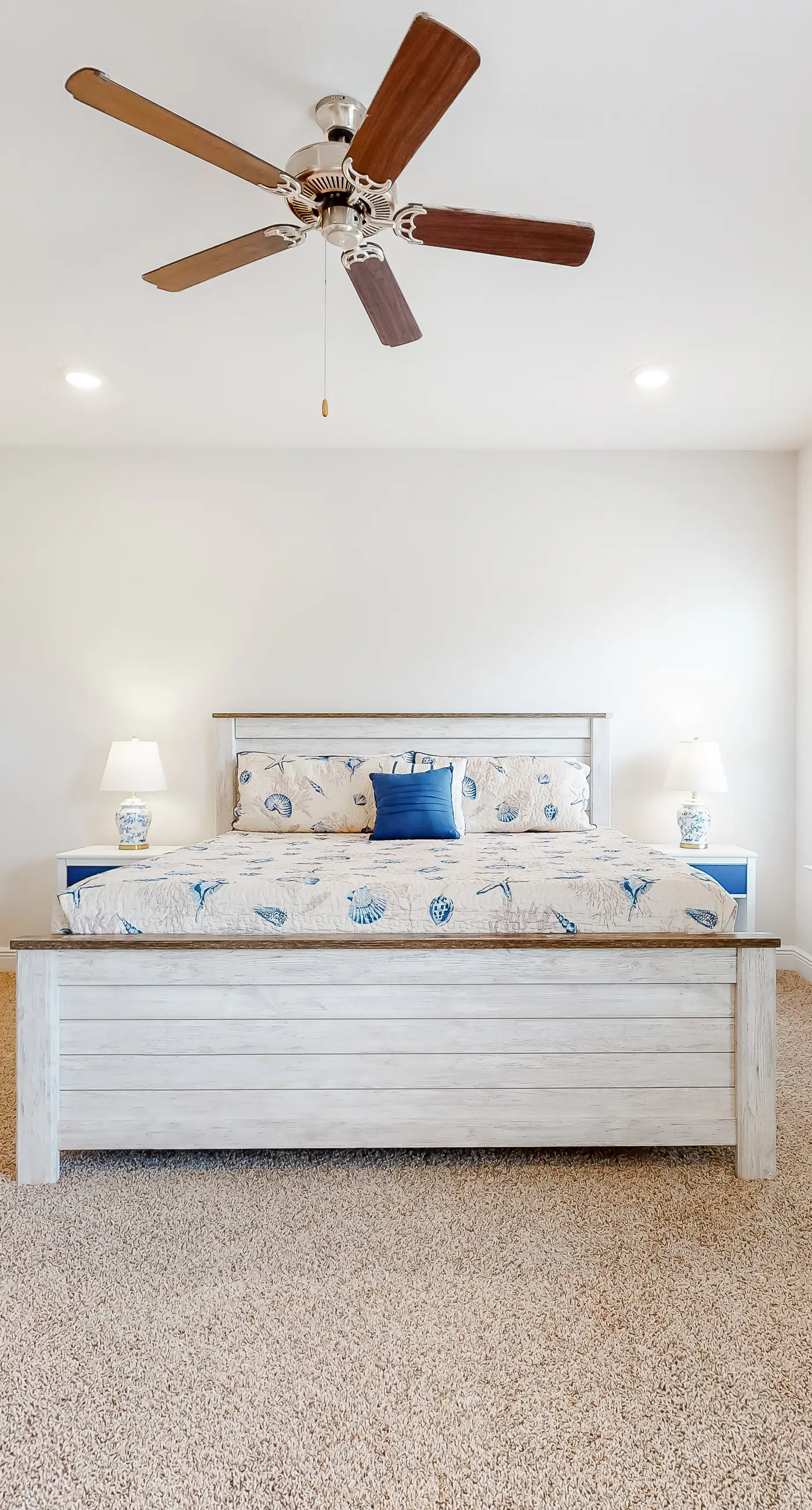Lovely coastal home with pool access, fast WiFi, screened patio & great location