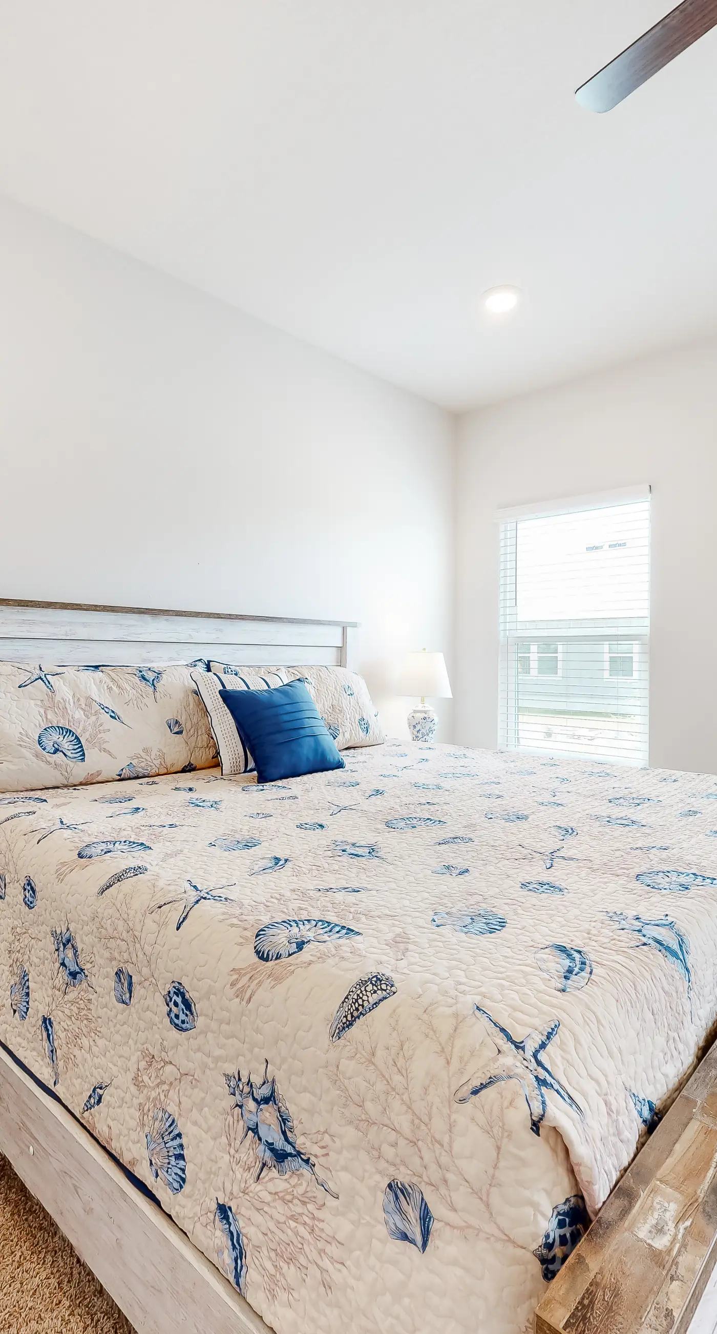 Lovely coastal home with pool access, fast WiFi, screened patio & great location