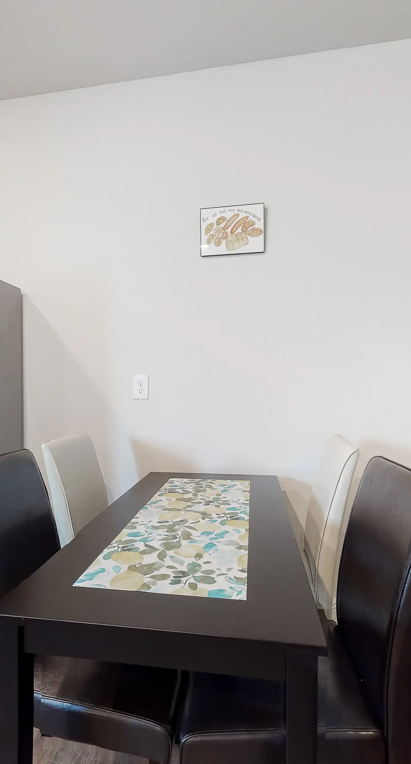 Lovely coastal home with pool access, fast WiFi, screened patio & great location