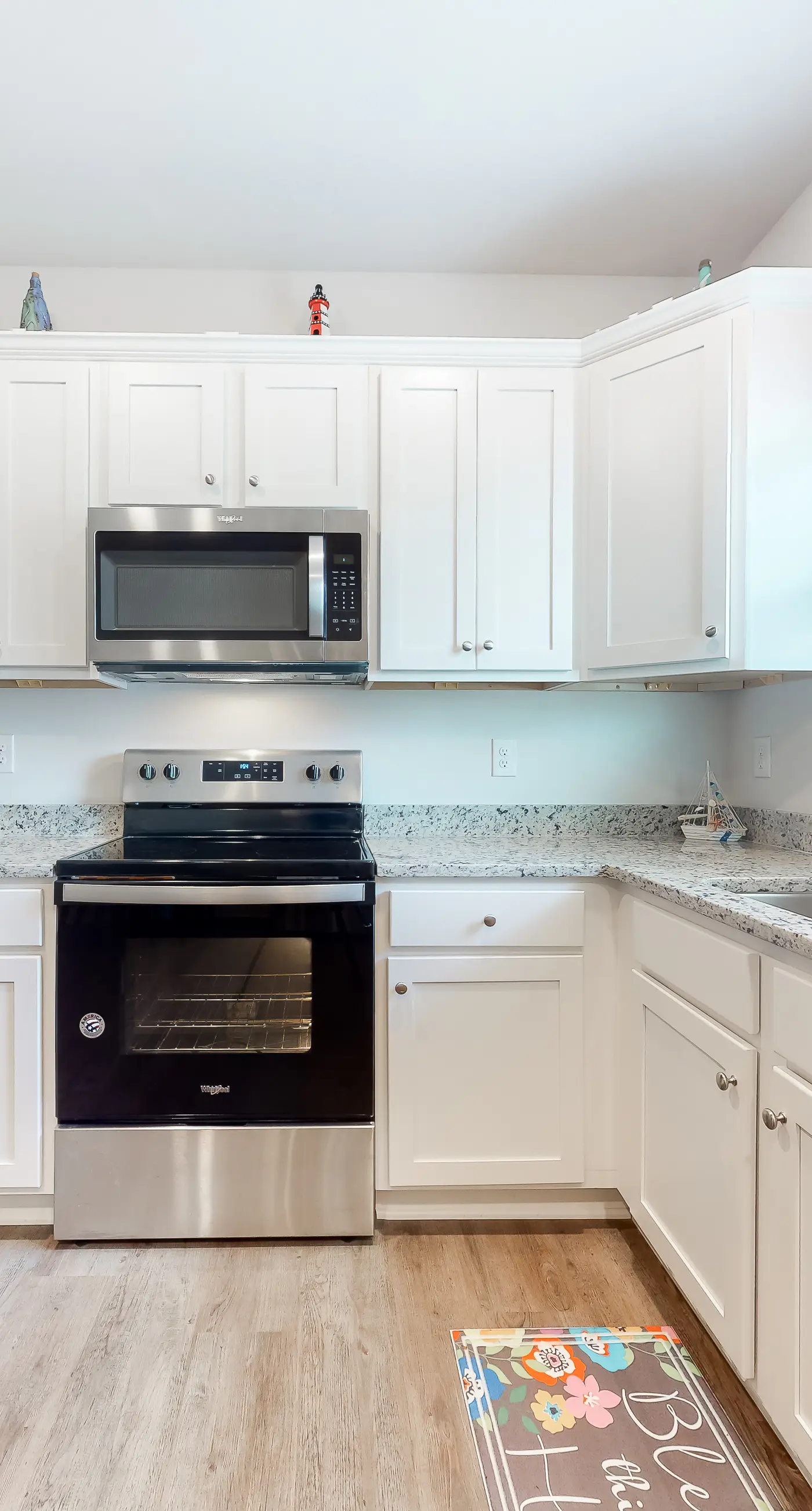 Lovely coastal home with pool access, fast WiFi, screened patio & great location