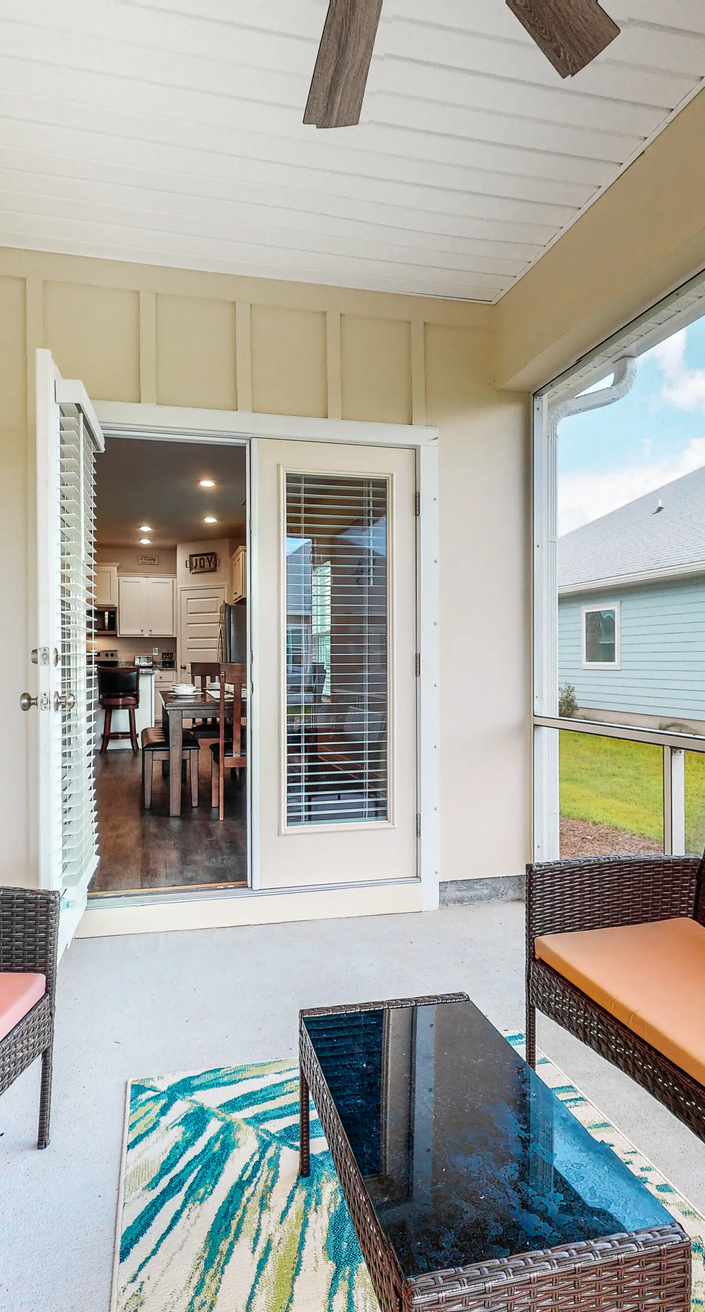 Lovely coastal home with pool access, fast WiFi, screened patio & great location