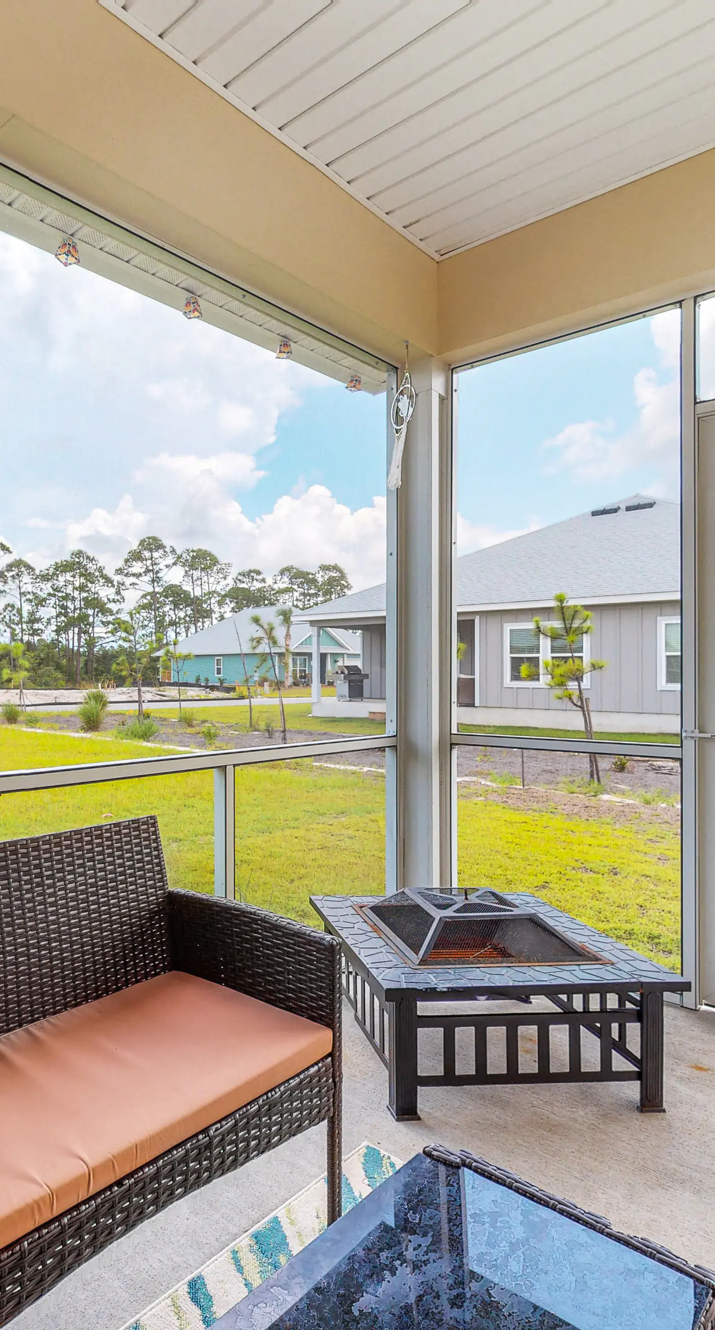 Lovely coastal home with pool access, fast WiFi, screened patio & great location