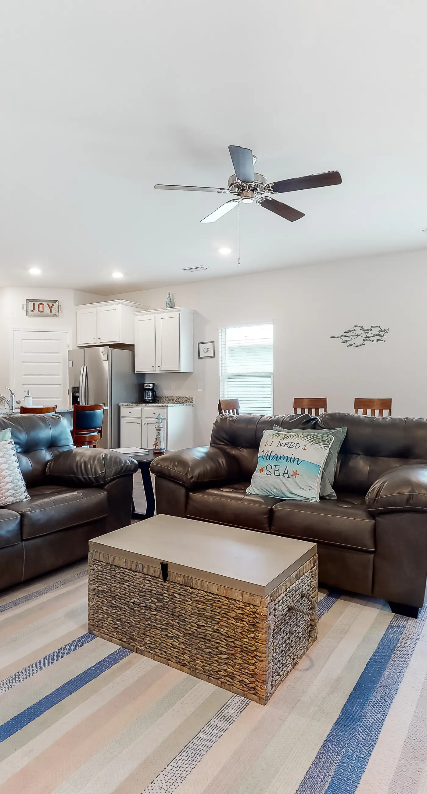 Lovely coastal home with pool access, fast WiFi, screened patio & great location