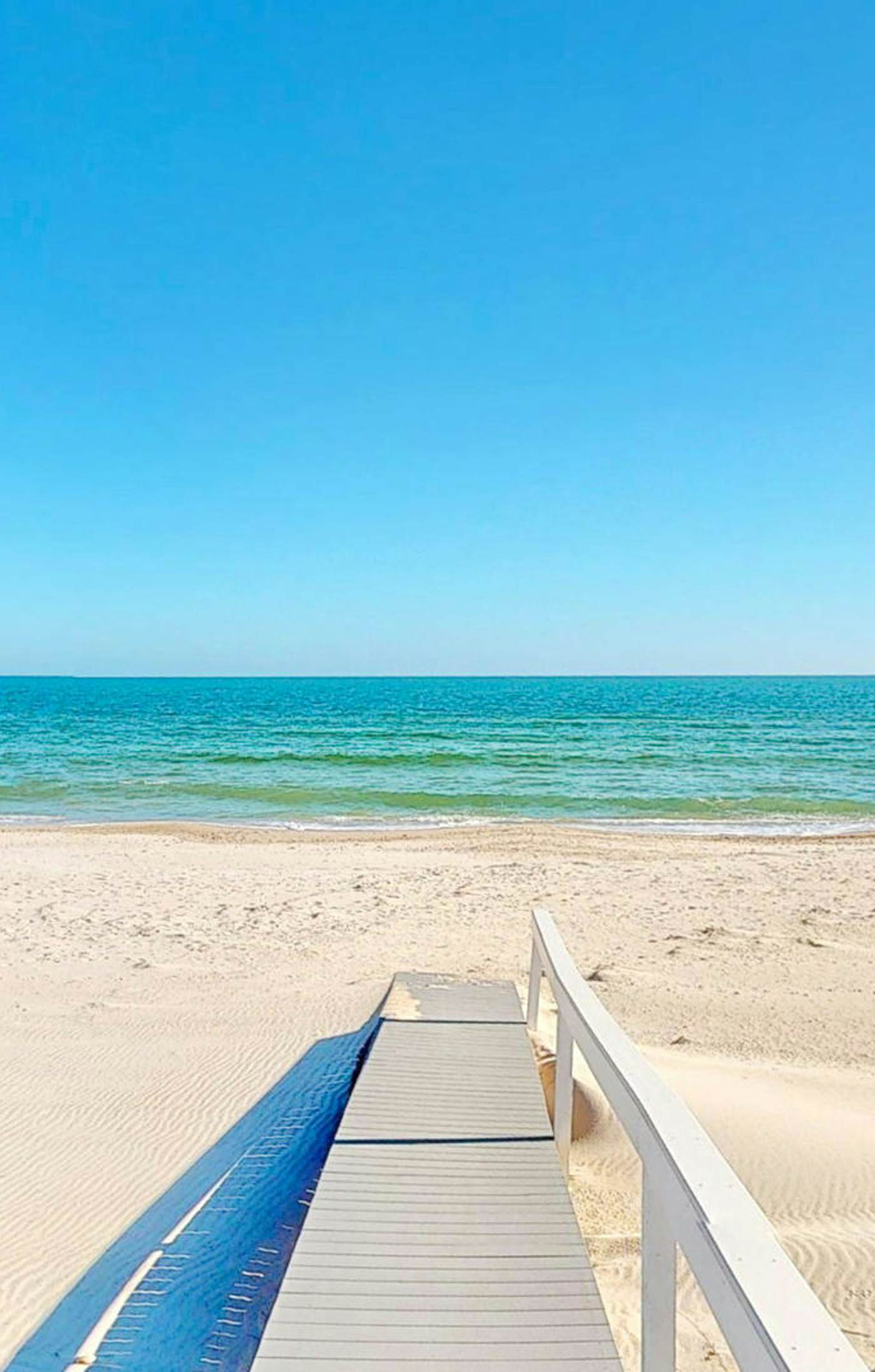 Upscale beachfront home with private hot tub, grill, on-site pools, gym, dogs OK